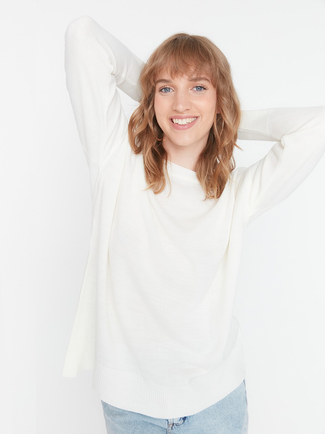 

Trendyol Round Neck Drop Shoulder Sleeves Sweater, White