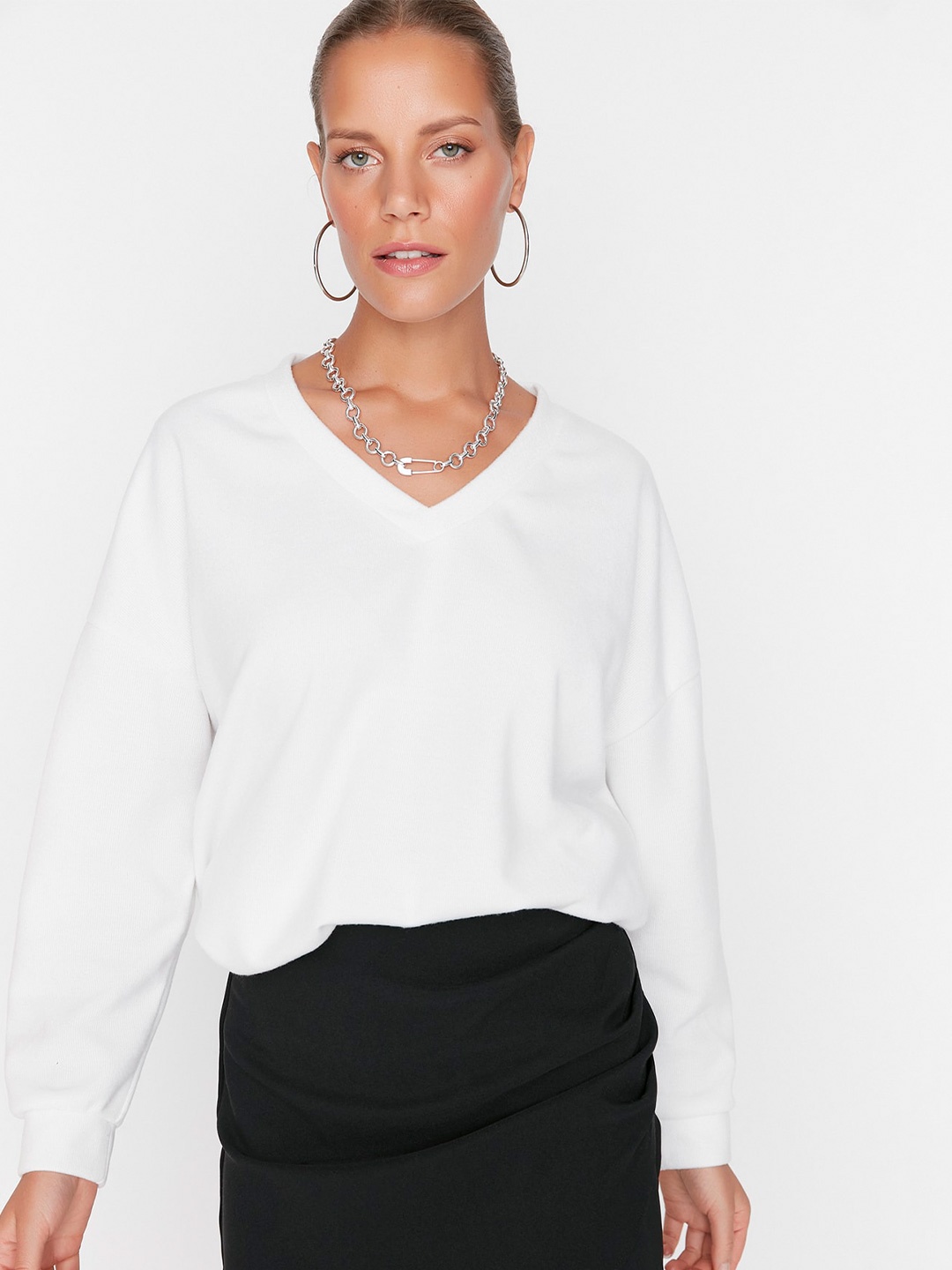 

Trendyol V-Neck Drop Shoulder Sleeves Longline Sweater, White