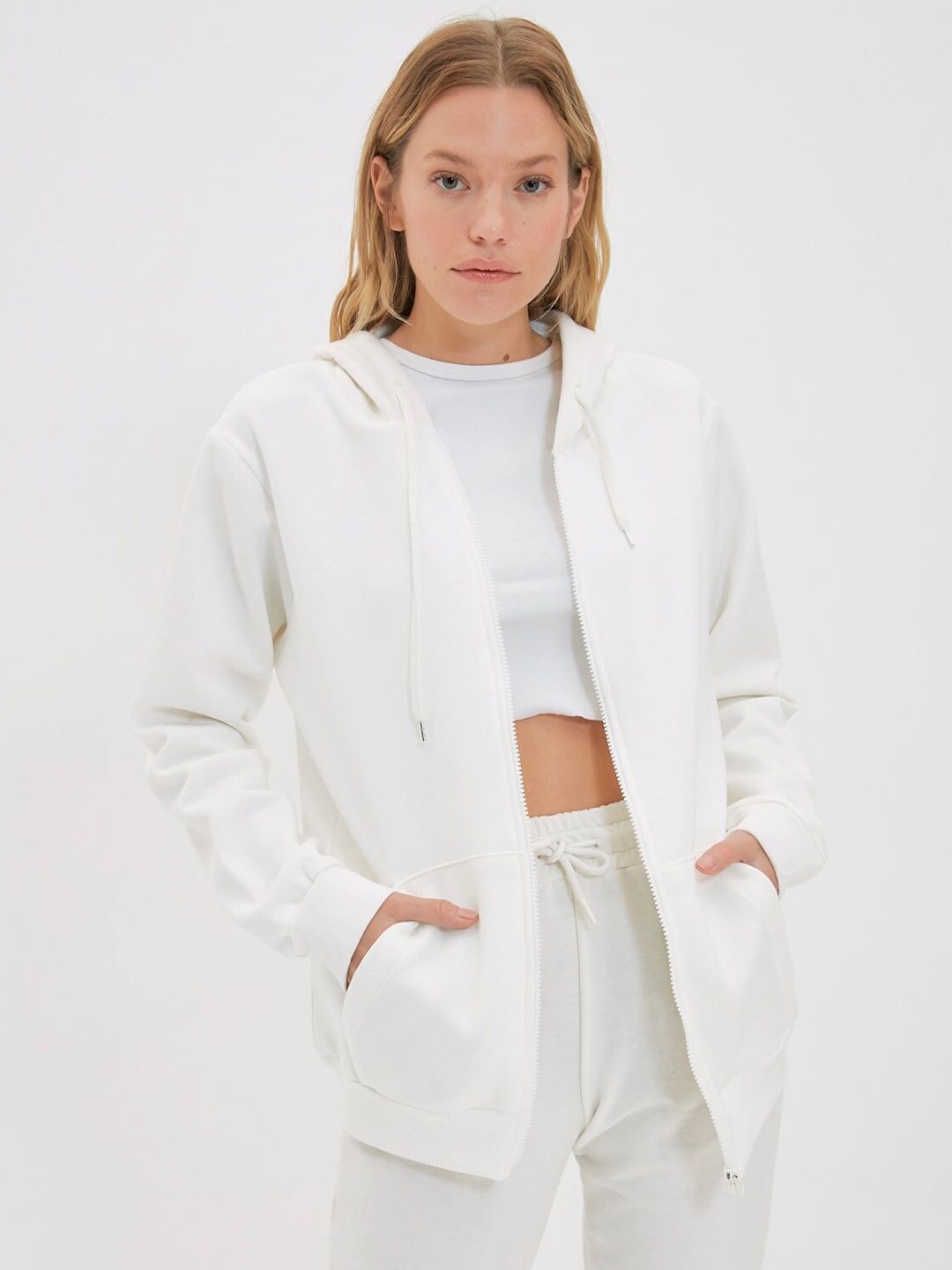 

Trendyol Solid Long Sleeves Hooded Sweatshirt, White