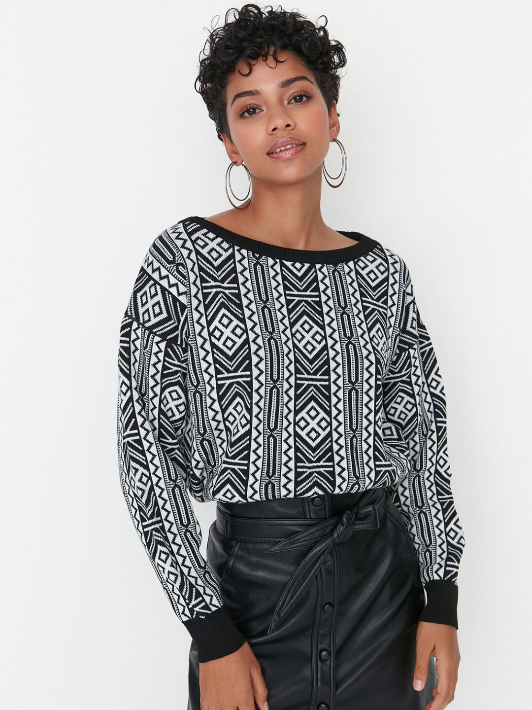 

Trendyol Geometric Printed Boat Neck Acrylic Sweater, Na