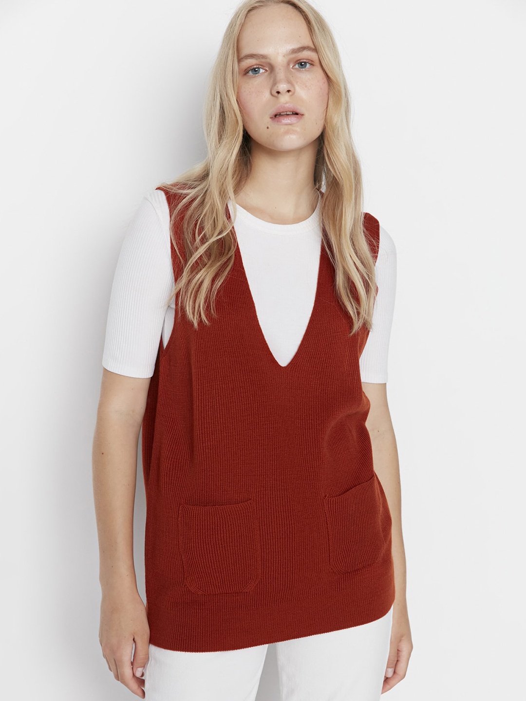 

Trendyol V-Neck Sleeveless Sweater Vest, Na