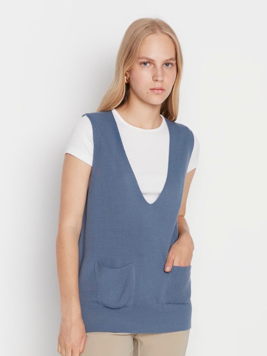 

Trendyol V-Neck Knitted Sweater Vest, Na