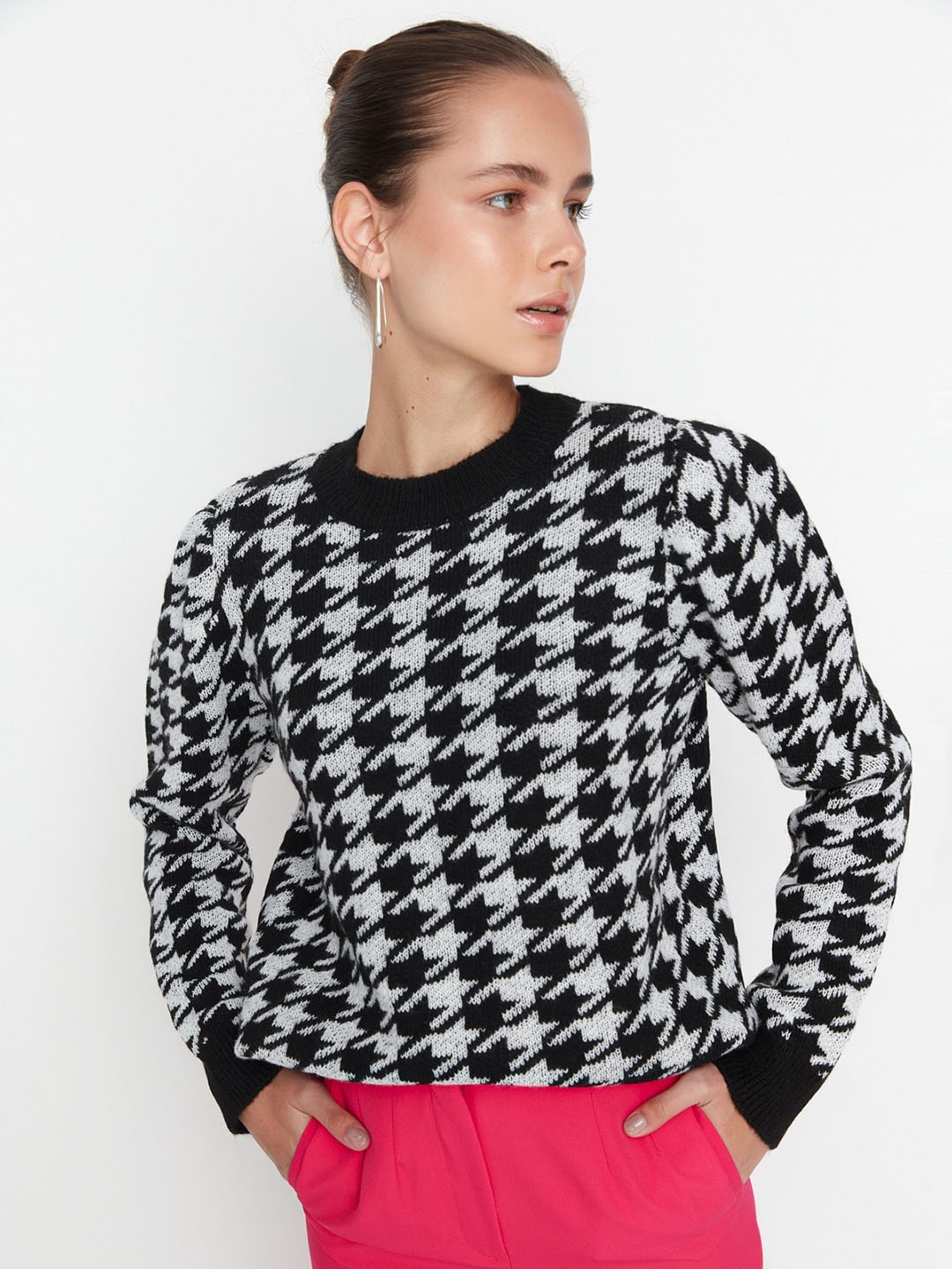 

Trendyol Checked Round Neck Pullover Sweater, Black