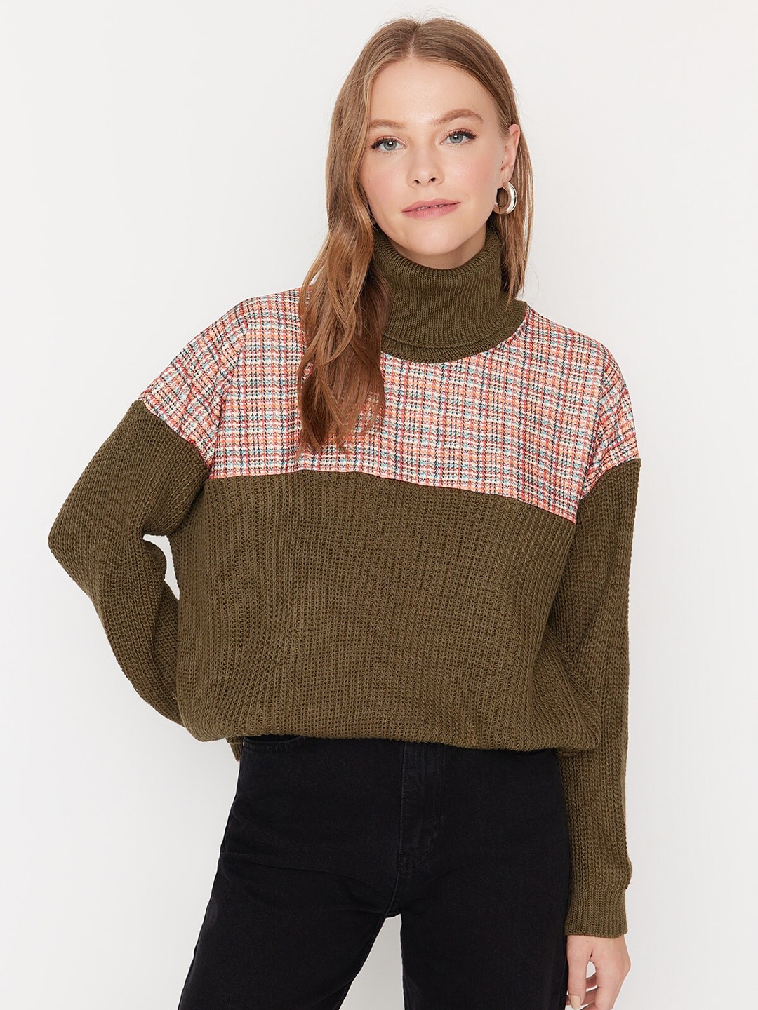 

Trendyol Self Design Acrylic Turtle Neck Pullover, Olive