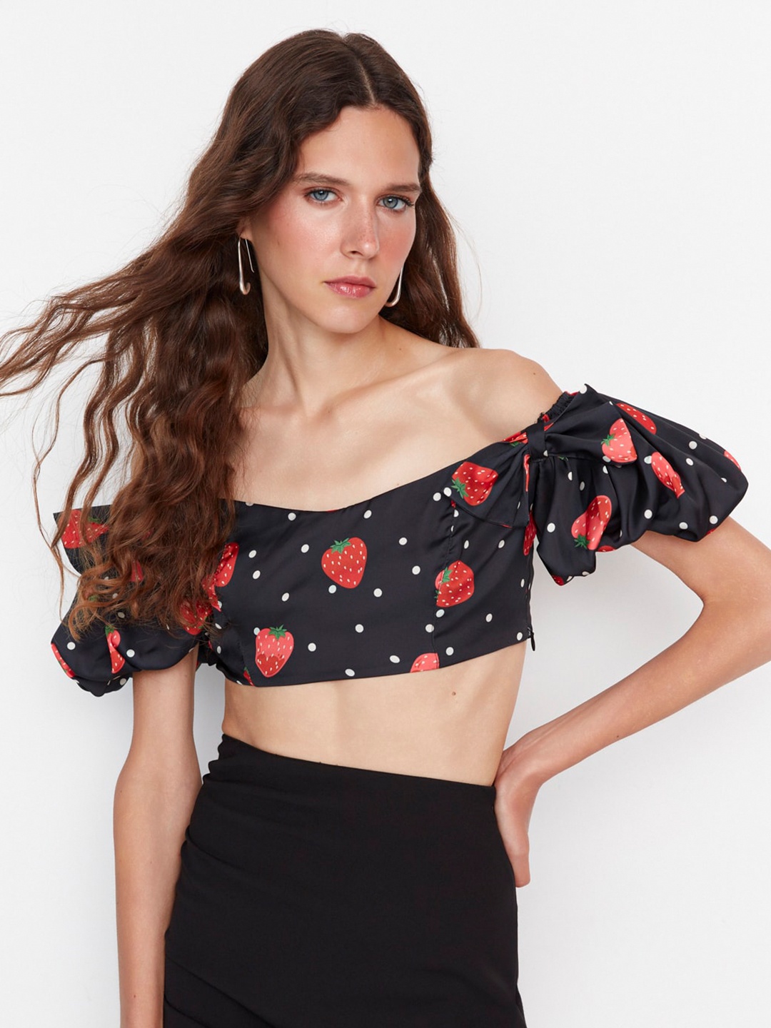 

Trendyol Floral Printed Off-Shoulder Puff Sleeves Bardot Crop Top, Black