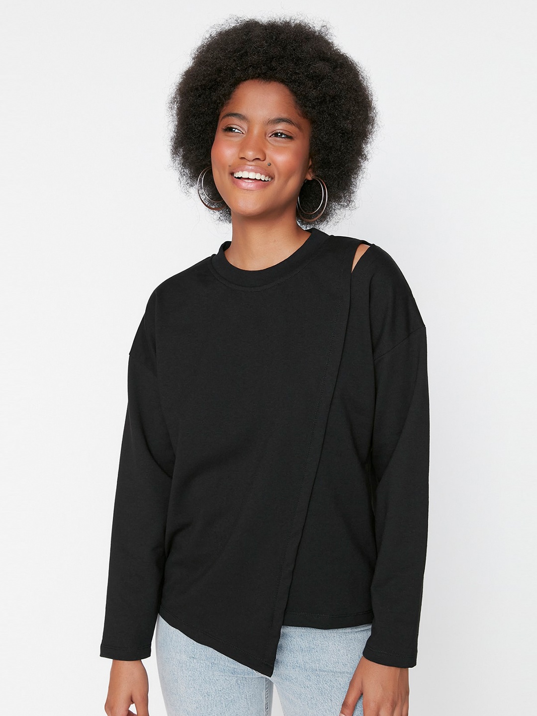 

Trendyol Round Neck Cut Out Detail Regular Top, Black