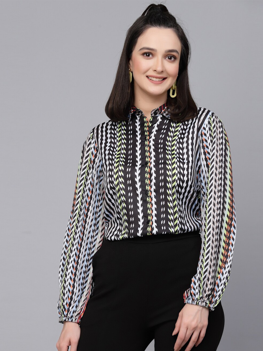 

Style Quotient Black Geometric Printed Classic Casual Shirt
