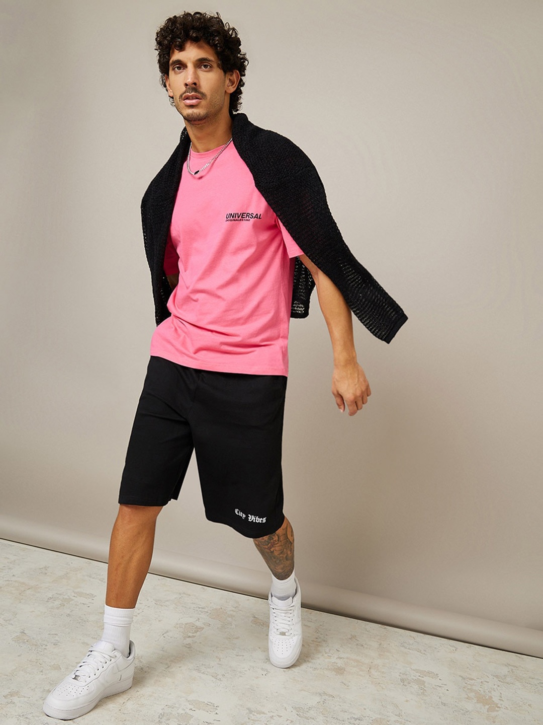 

Styli Men City Vibes Print Oversized Shorts, Black
