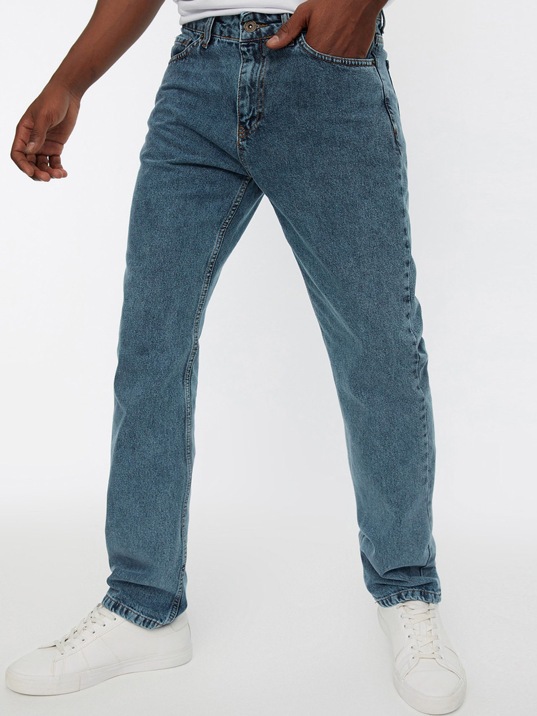 

Trendyol Men Mid-Rise Clean Look Light Faded Jeans, Blue