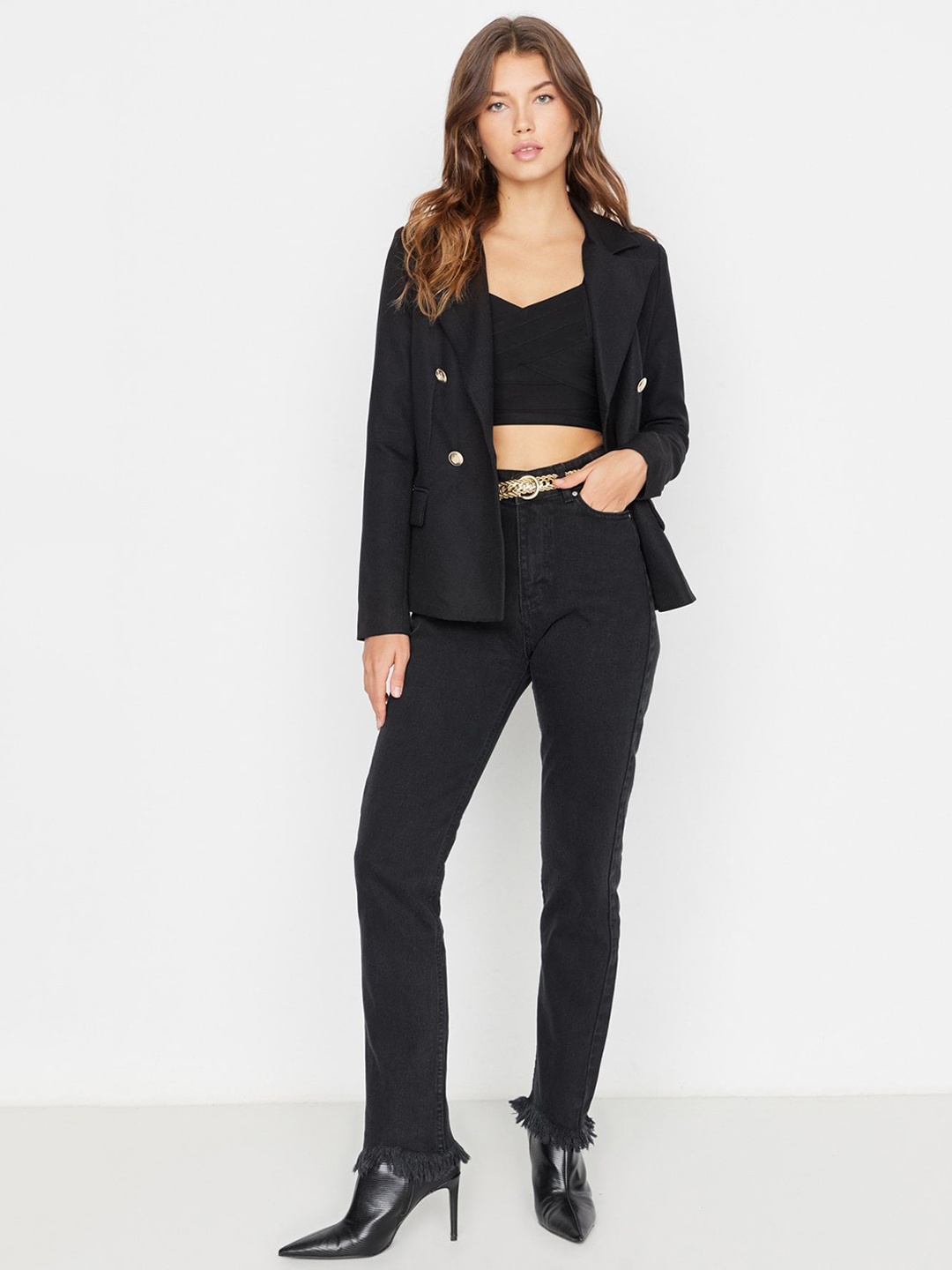 

Trendyol Women High-Rise Dark Shade Frayed Hem Pure Cotton Jeans, Black