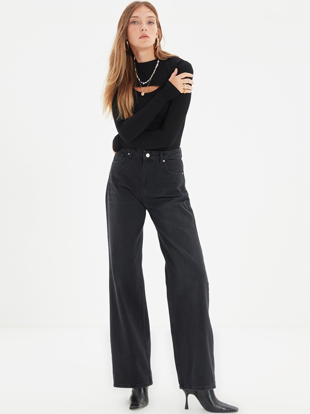 

Trendyol Women High-Rise Clean Look Straight Fit Pure Cotton Jeans, Black