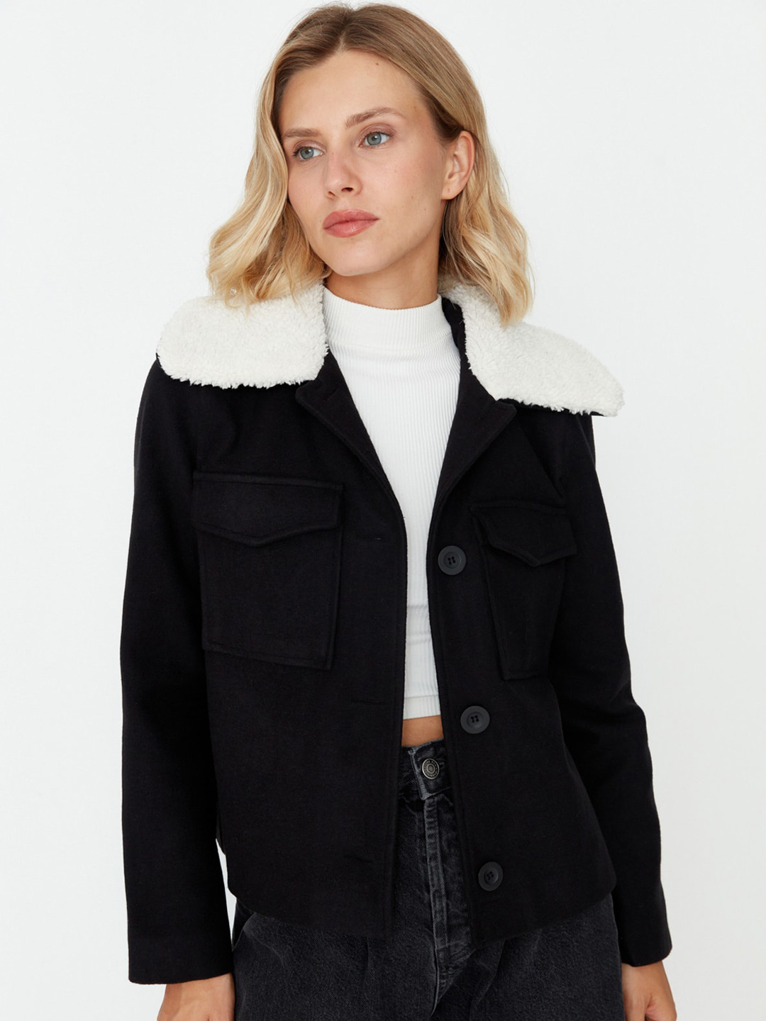 

Trendyol Spread Collar Long Sleeves Faux Fur Trim Tailored Jacket, Black