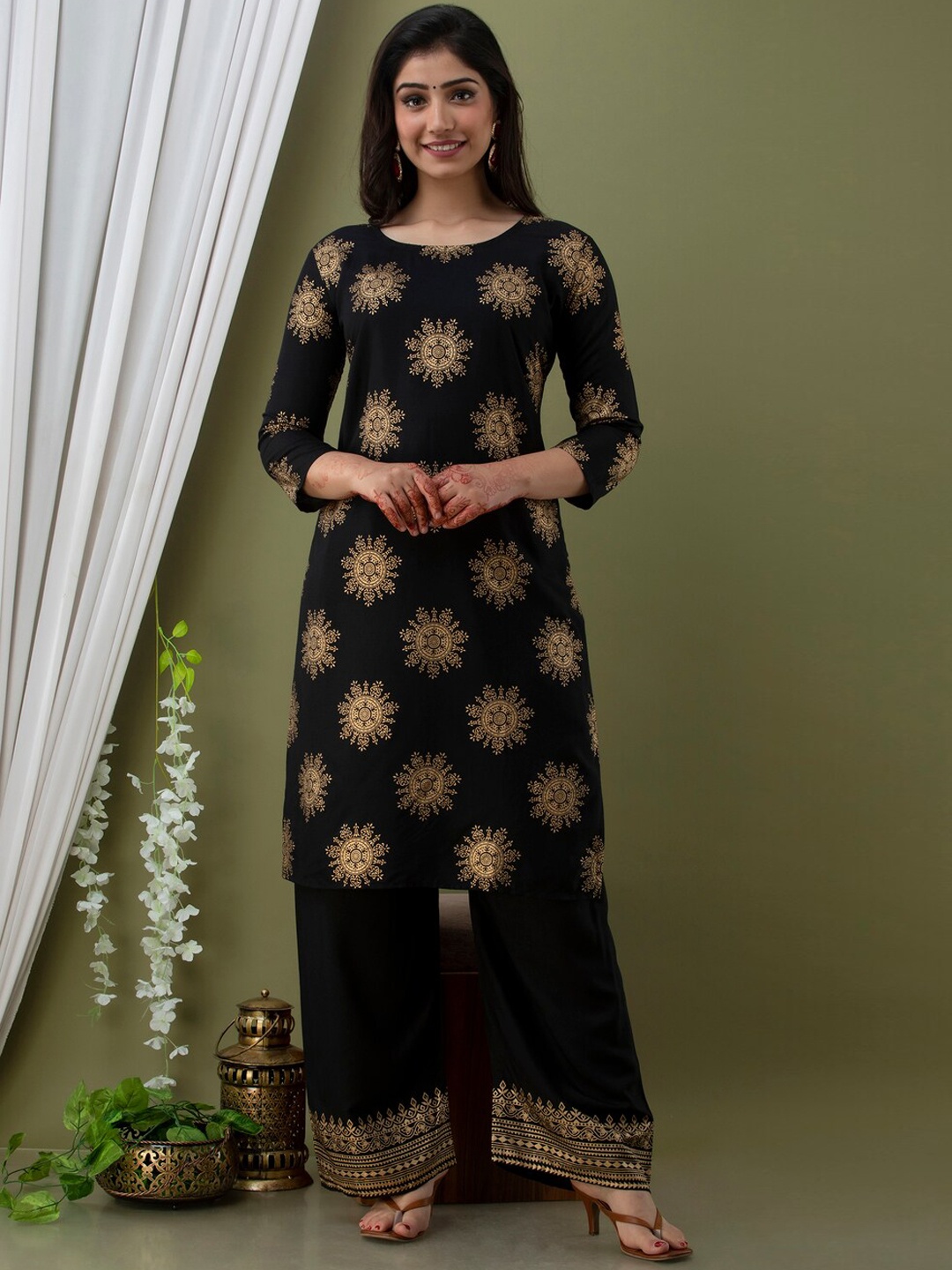 

SURHI Ethnic Motifs Printed Straight Kurta with Palazzos, Black