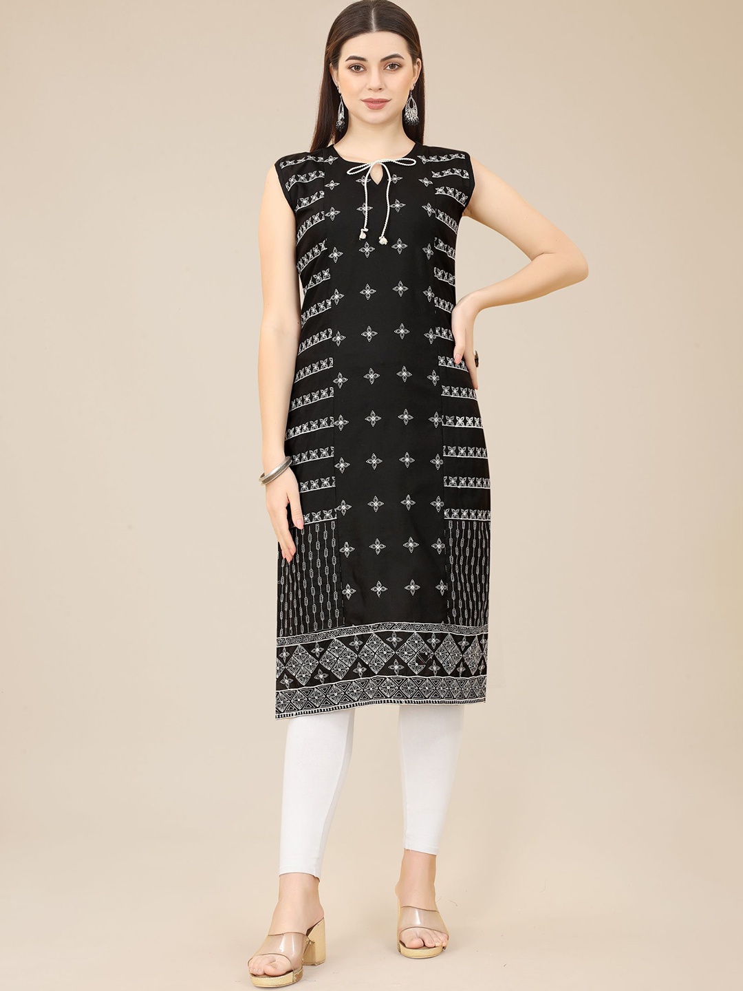 

VAIRAGEE Ethnic Motifs Embroidered Thread Work Kurta, Black