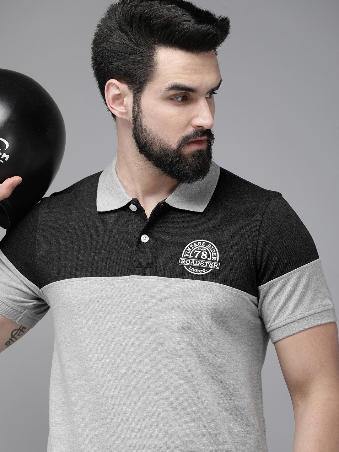 

Roadster Men Grey & Black Colourblocked Polo Collar T-shirt