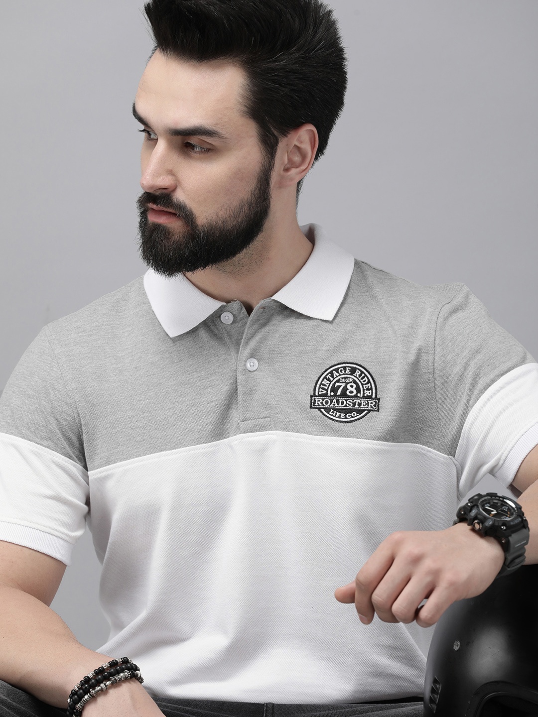 

Roadster Men White & Grey Colourblocked Polo Collar T-shirt