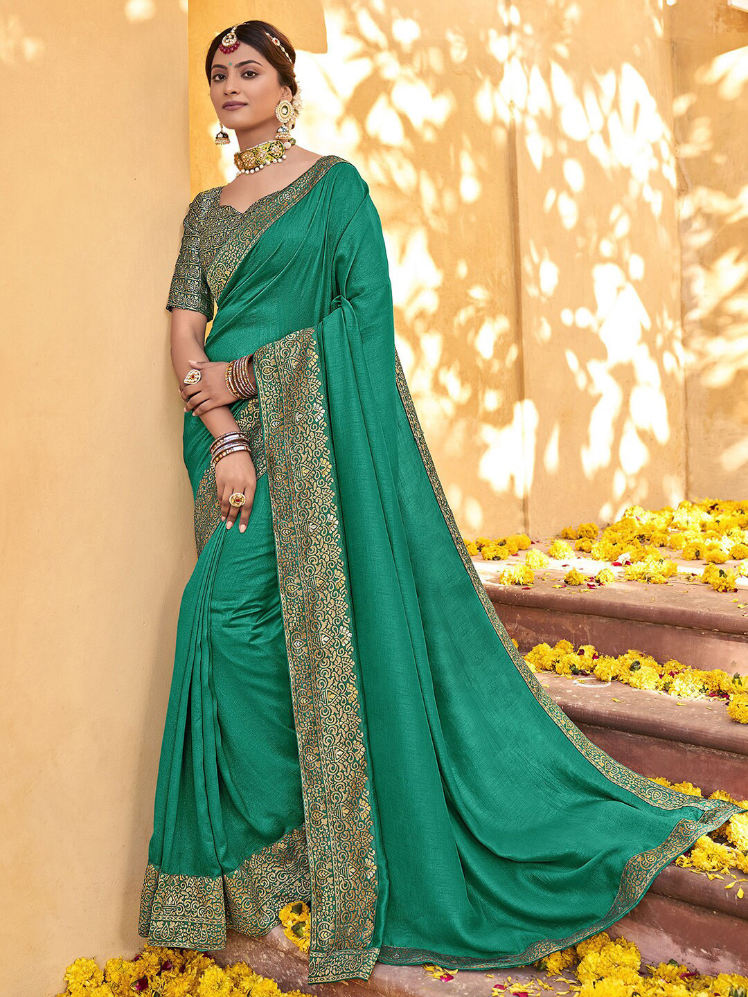 

Satrani Green & Gold-Toned Woven Design Zari Saree