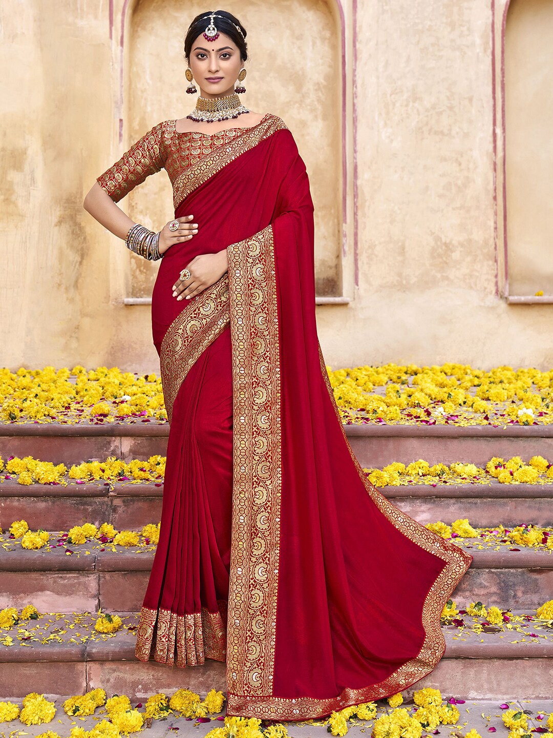 

Satrani Red & Gold-Toned Woven Design Zari Saree