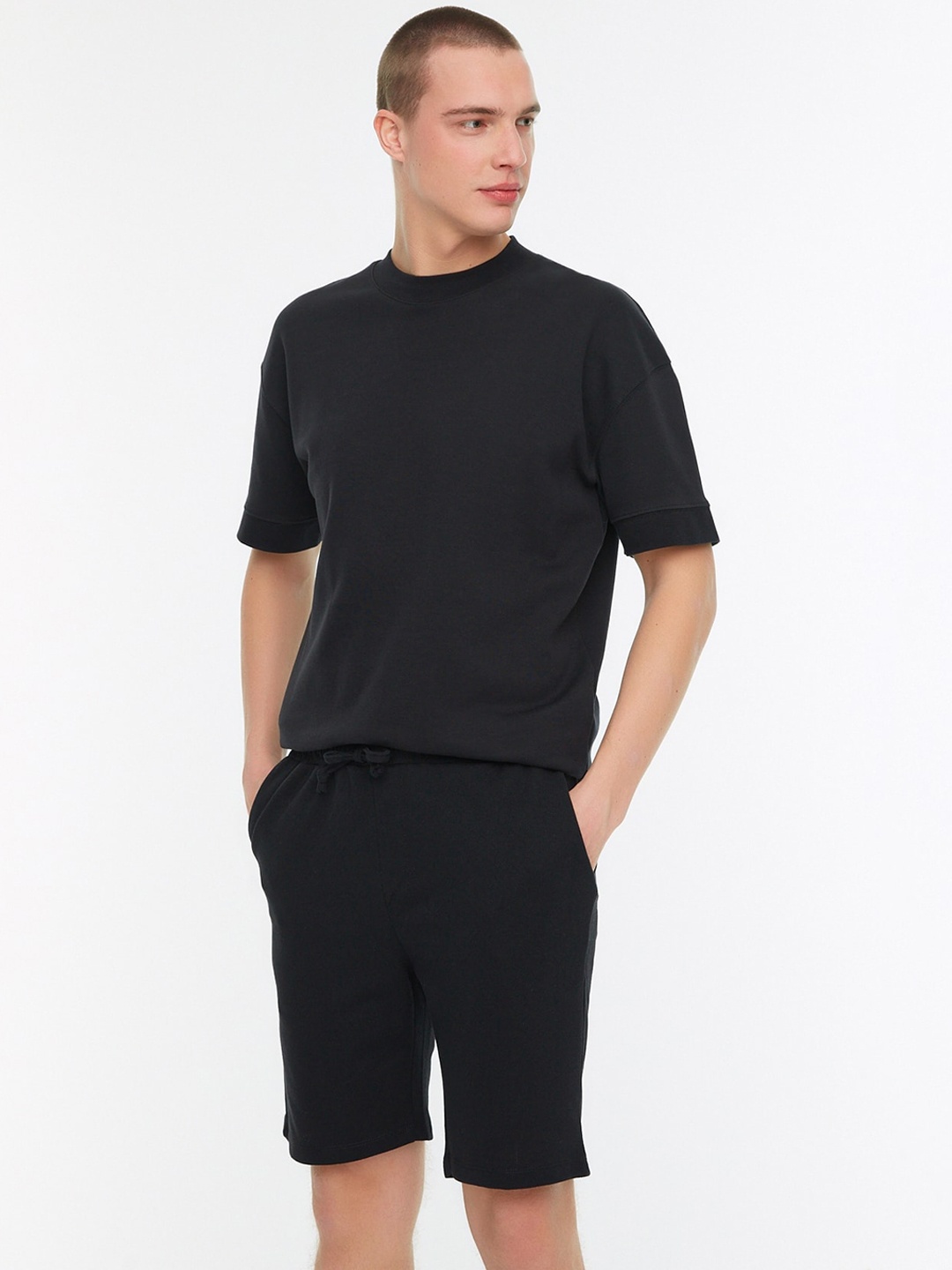 

Trendyol Men Mid-Rise Regular Shorts, Black