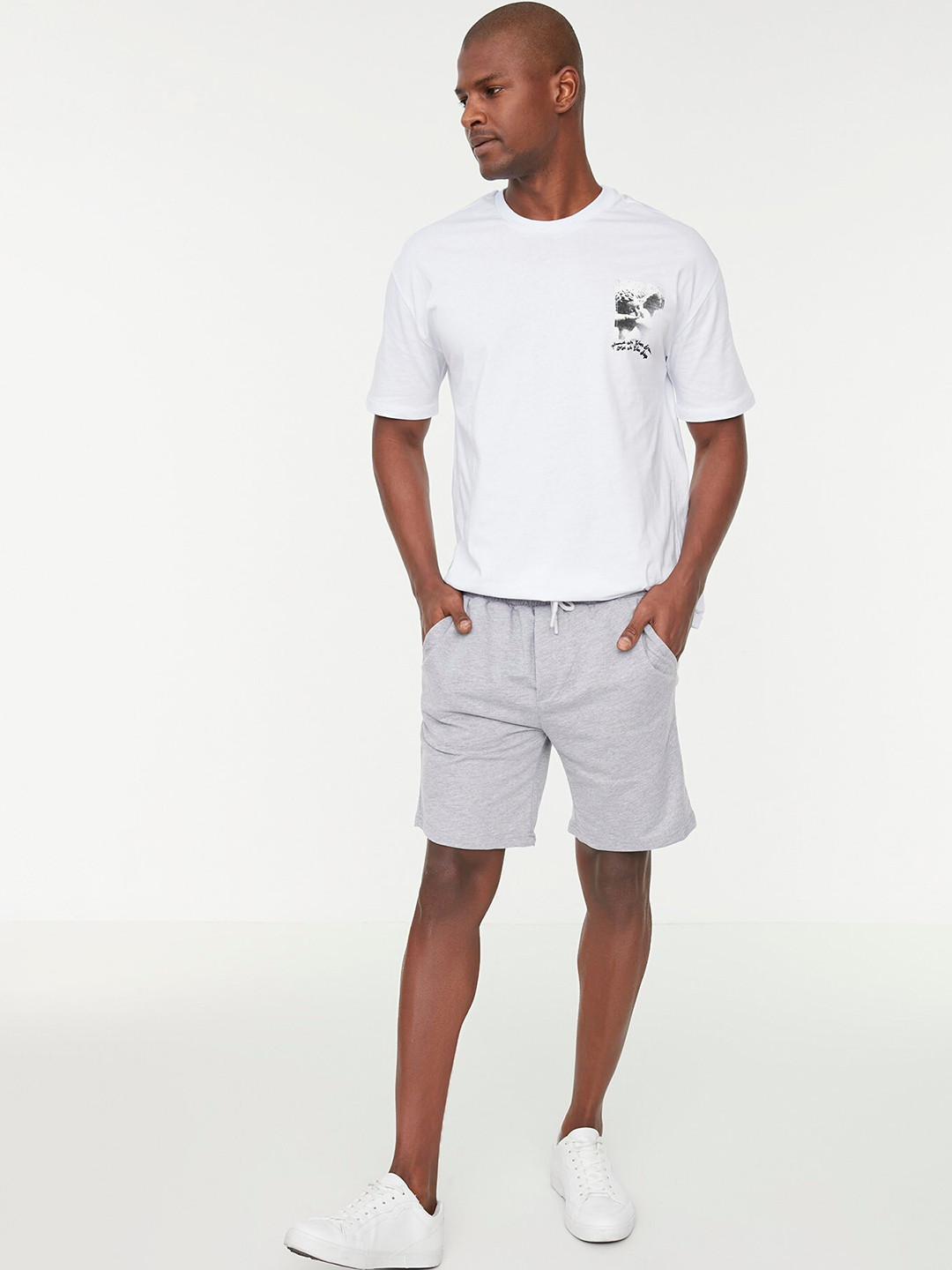 

Trendyol Men Mid-Rise Casual Shorts, Grey