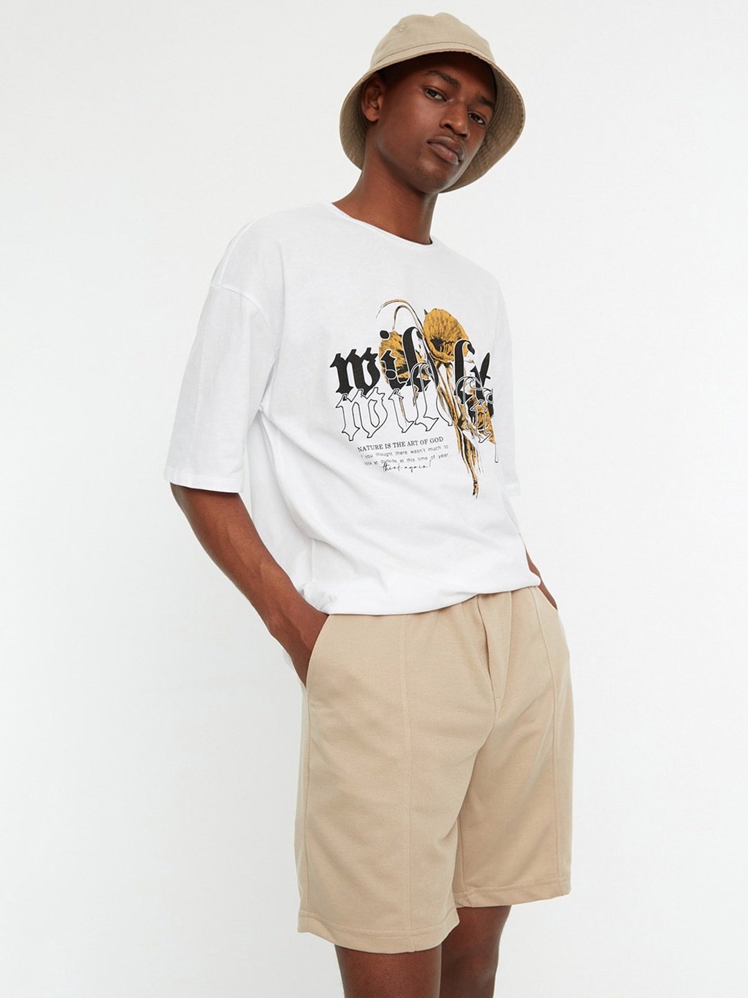 

Trendyol Men Mid-Rise Casual Shorts, Beige
