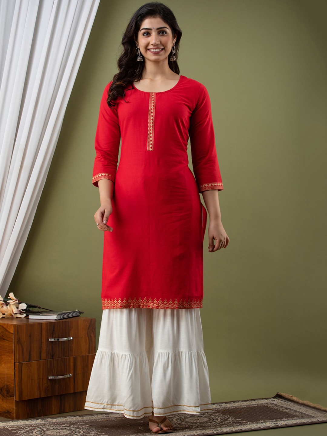 

SURHI Geometric Printed Round Neck Kurta, Red