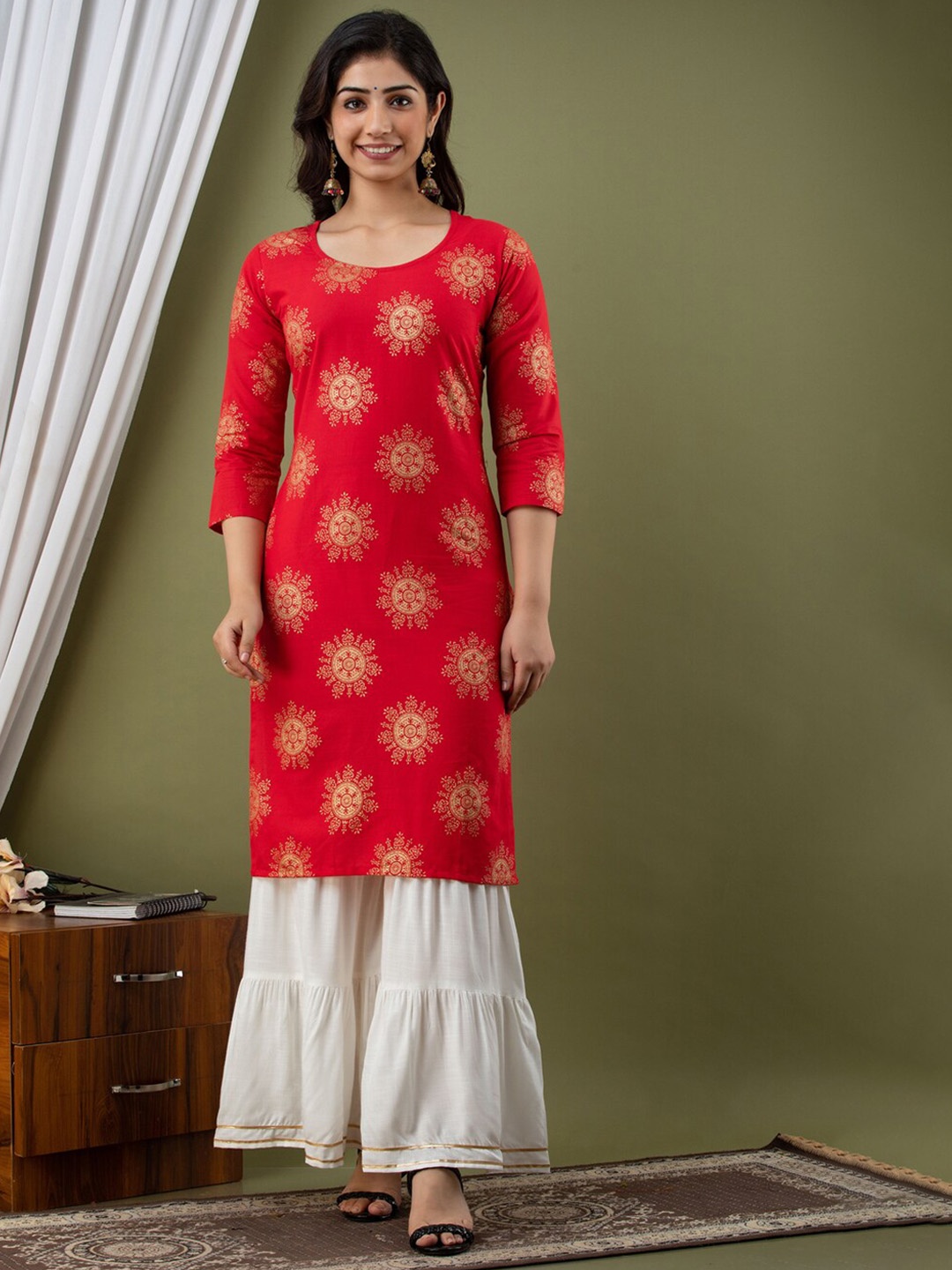 

SURHI Ethnic Motifs Printed Round Neck Straight Kurta, Red