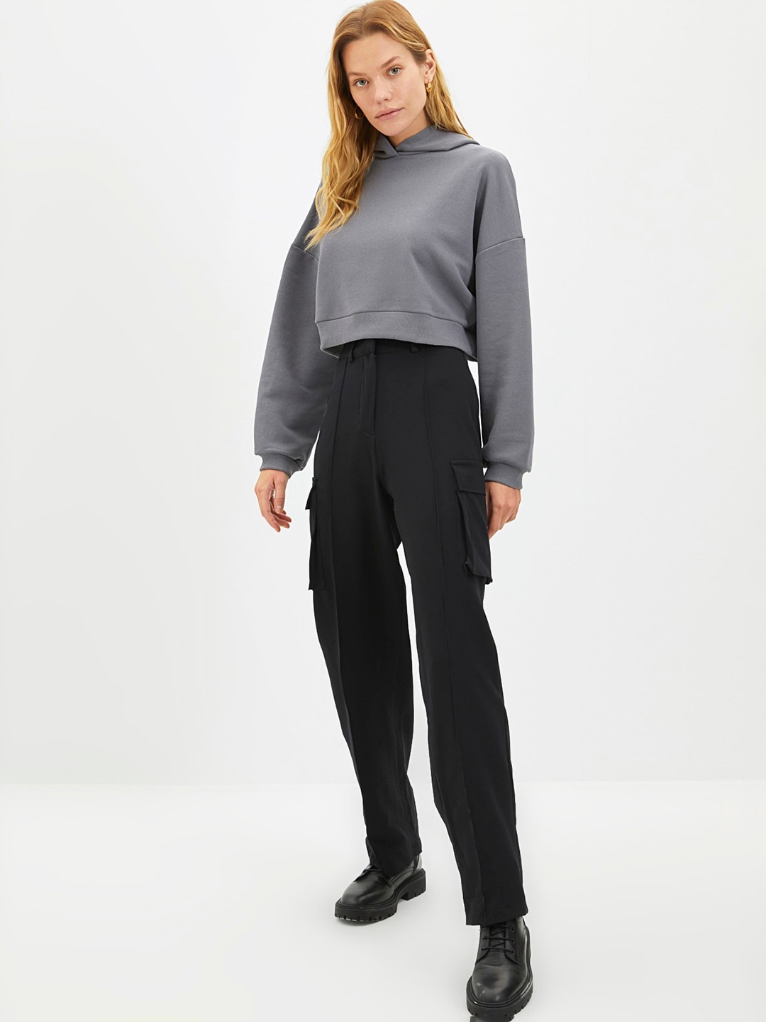 

Trendyol Women Mid-Rise Casual Trousers With Side Pockets, Black