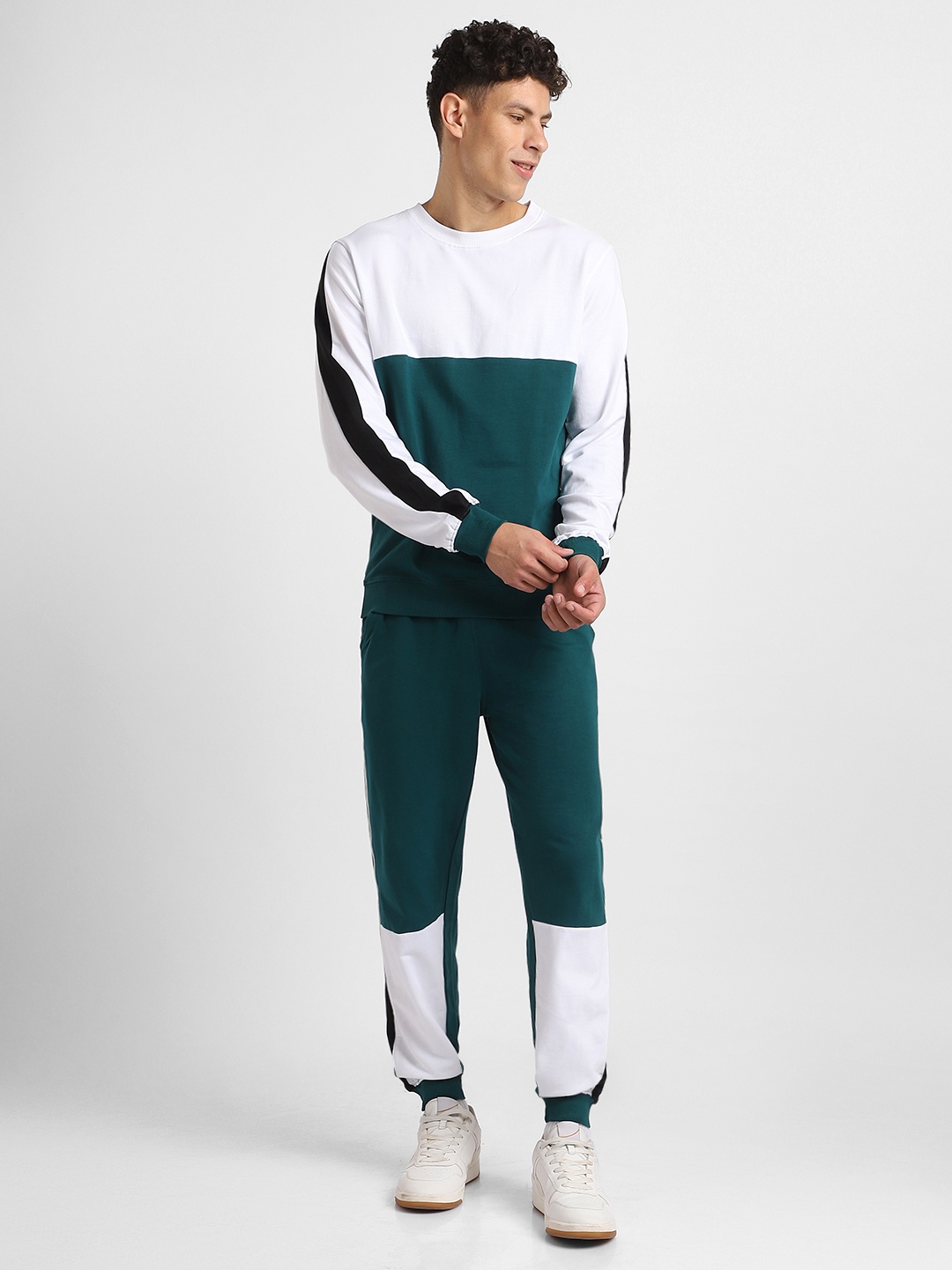 

NOBERO Colourblocked Top & Joggeres Co-ords, Green