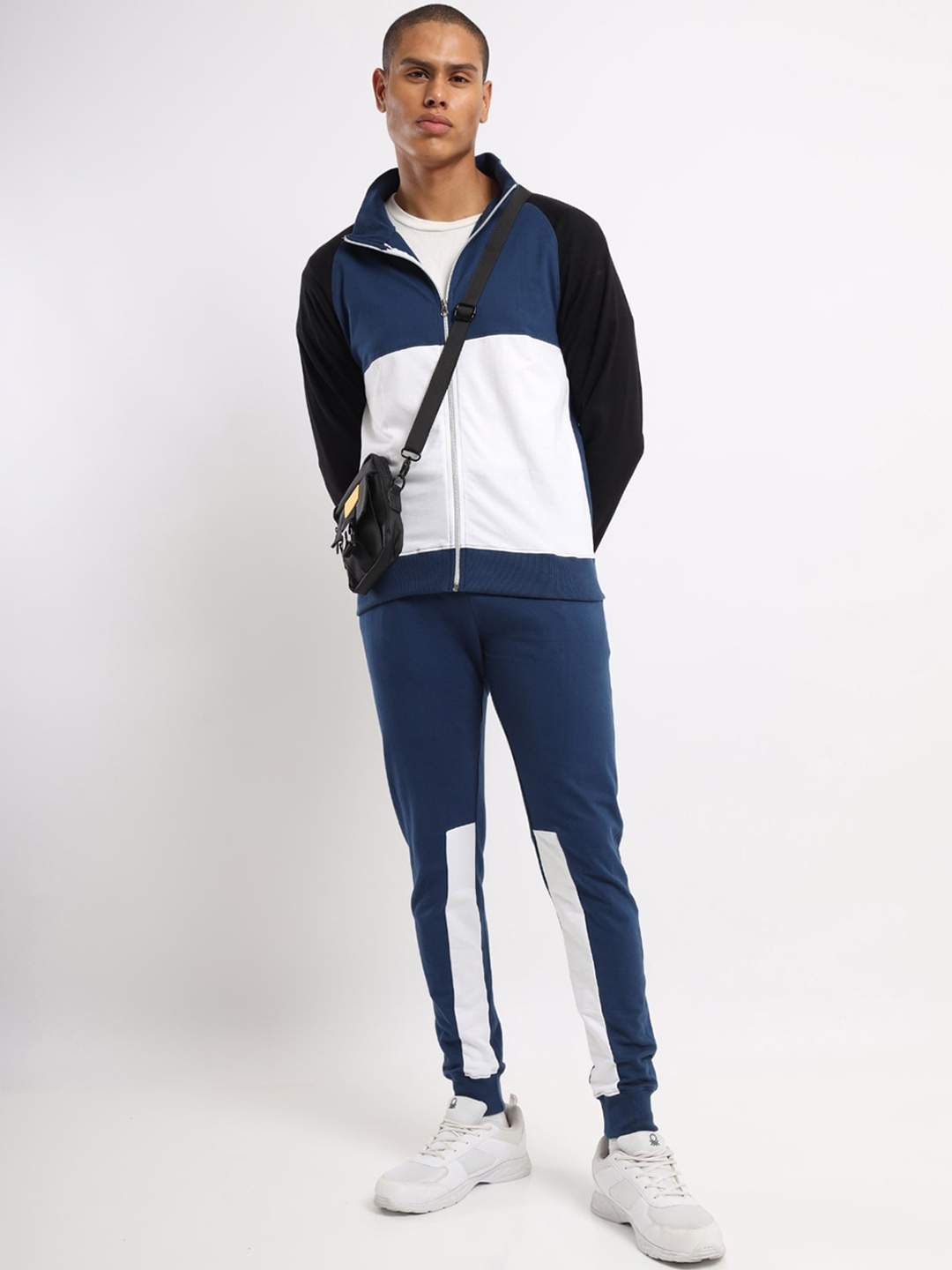 

NOBERO Men Colourblocked Sweatshirt & Joggers Tracksuit, Navy blue