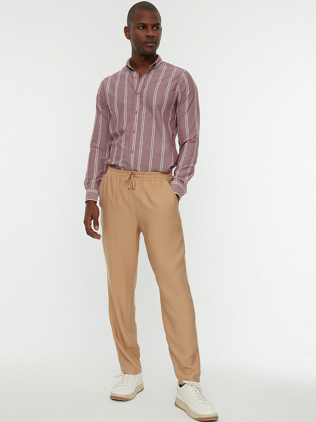 

Trendyol Men Mid-Rise Regular Fit Plain Trousers, Beige