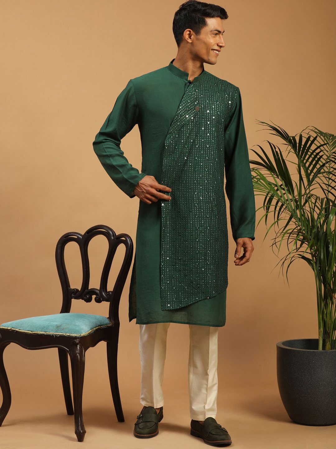 

VASTRAMAY Ethnic Motifs Embroidered Layered Mirror Work Kurta with Pyjamas, Green