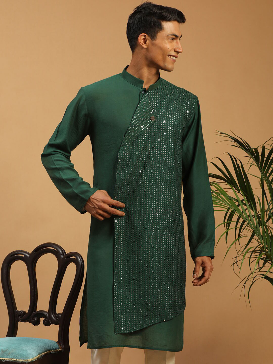

VASTRAMAY Embellished Mandarin Collar Mirror Work Angrakha Kurta, Green