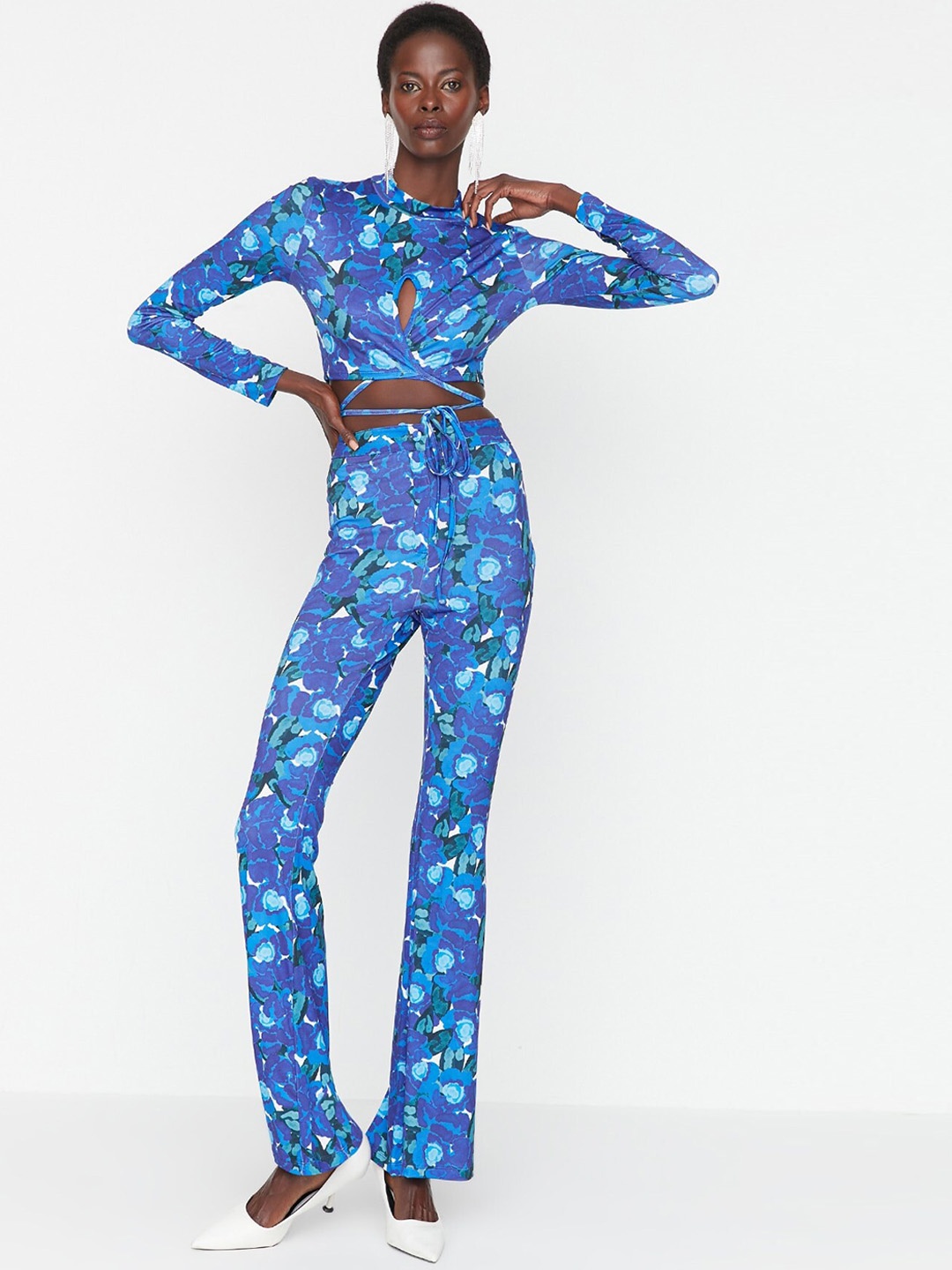 

Trendyol Printed Crop Top With Trousers Co-Ord Set, Blue