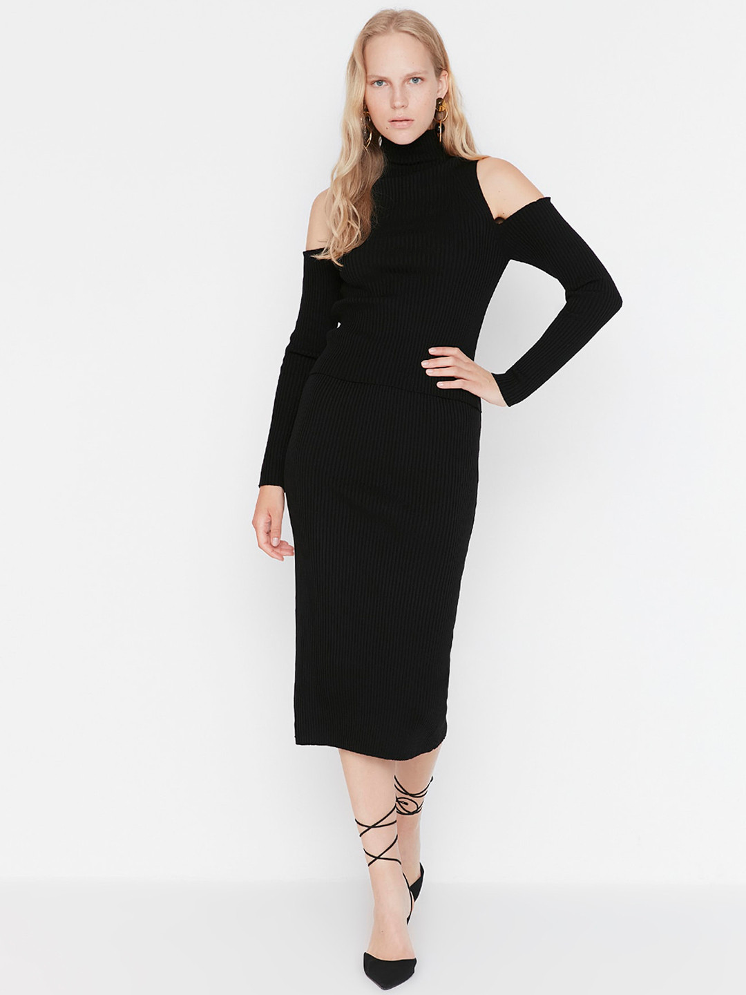 

Trendyol Acrylic Cold Shoulder Top With A-line Skirt Co-Ord Set, Black