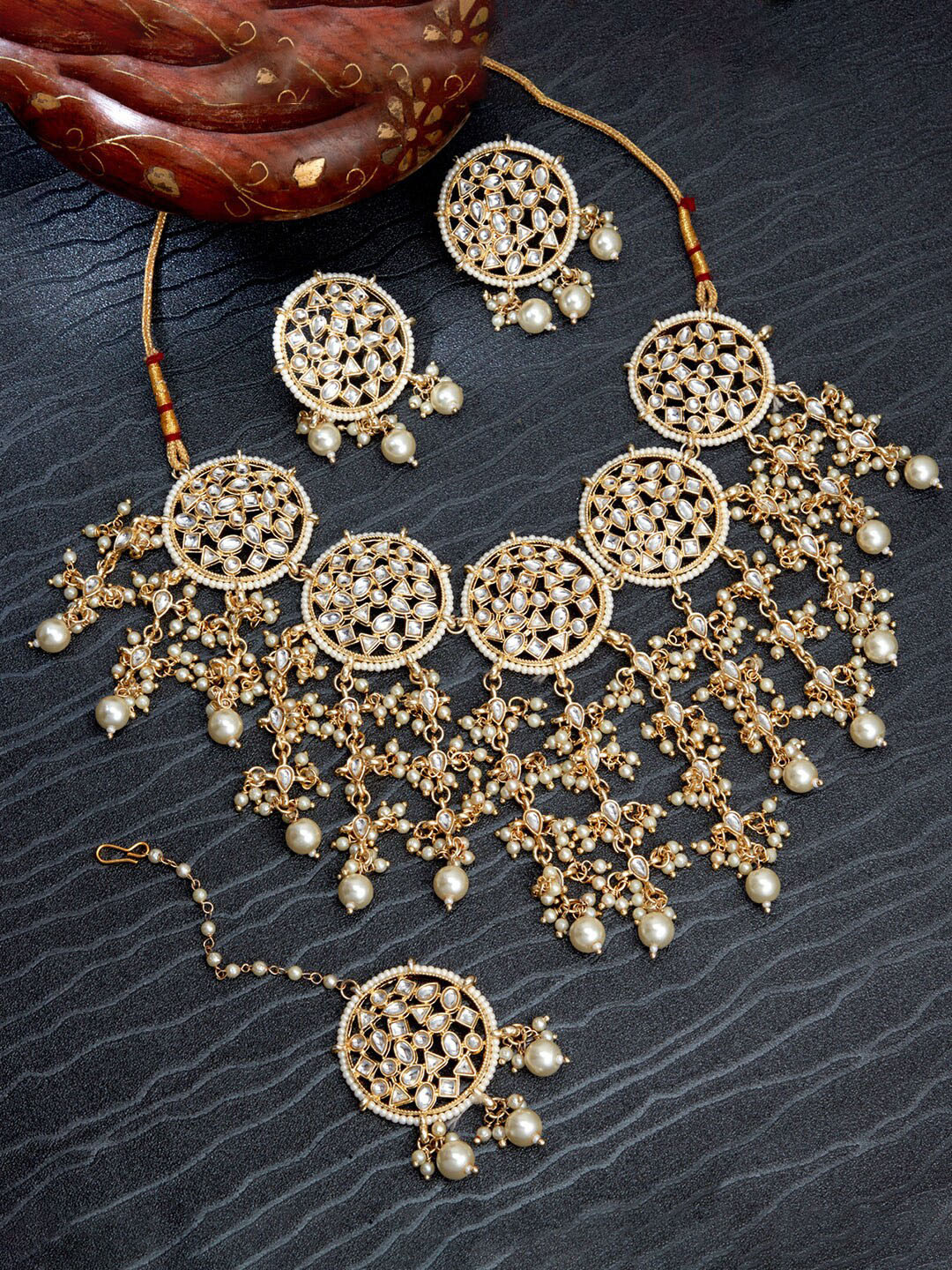 

Sukkhi Gold-Plated Kundan-Studded & Beaded Jewellery Set