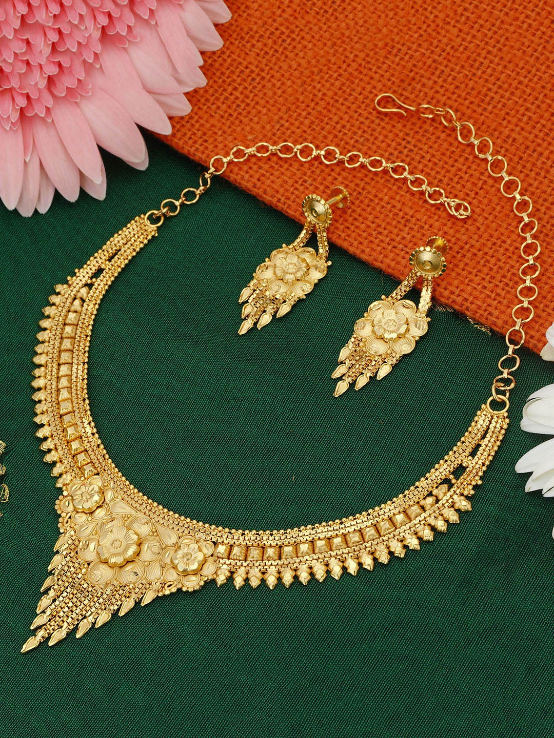 

Sukkhi Gold Plated Necklace With Earrings Jewellery Set