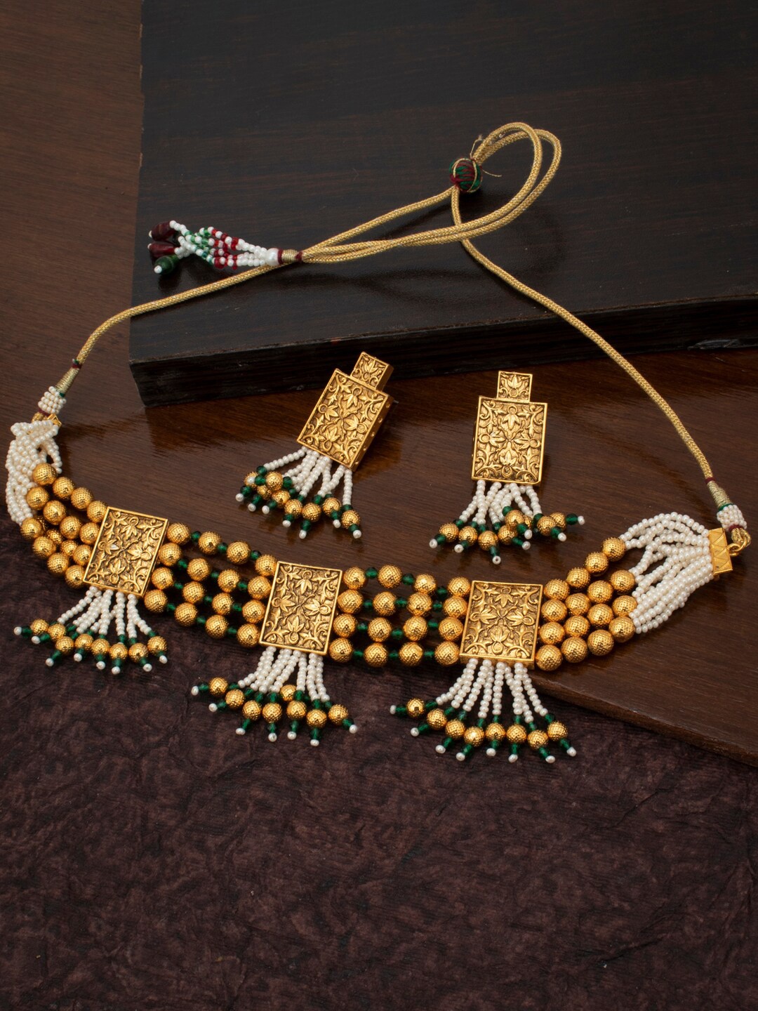 

Sukkhi Gold Plated Artificial Beads Choker Jewellery Set