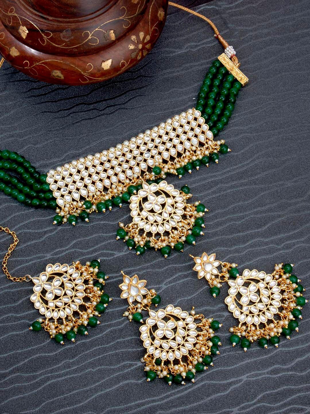

Sukkhi Gold Plated Kundan Choker Jewellery Set