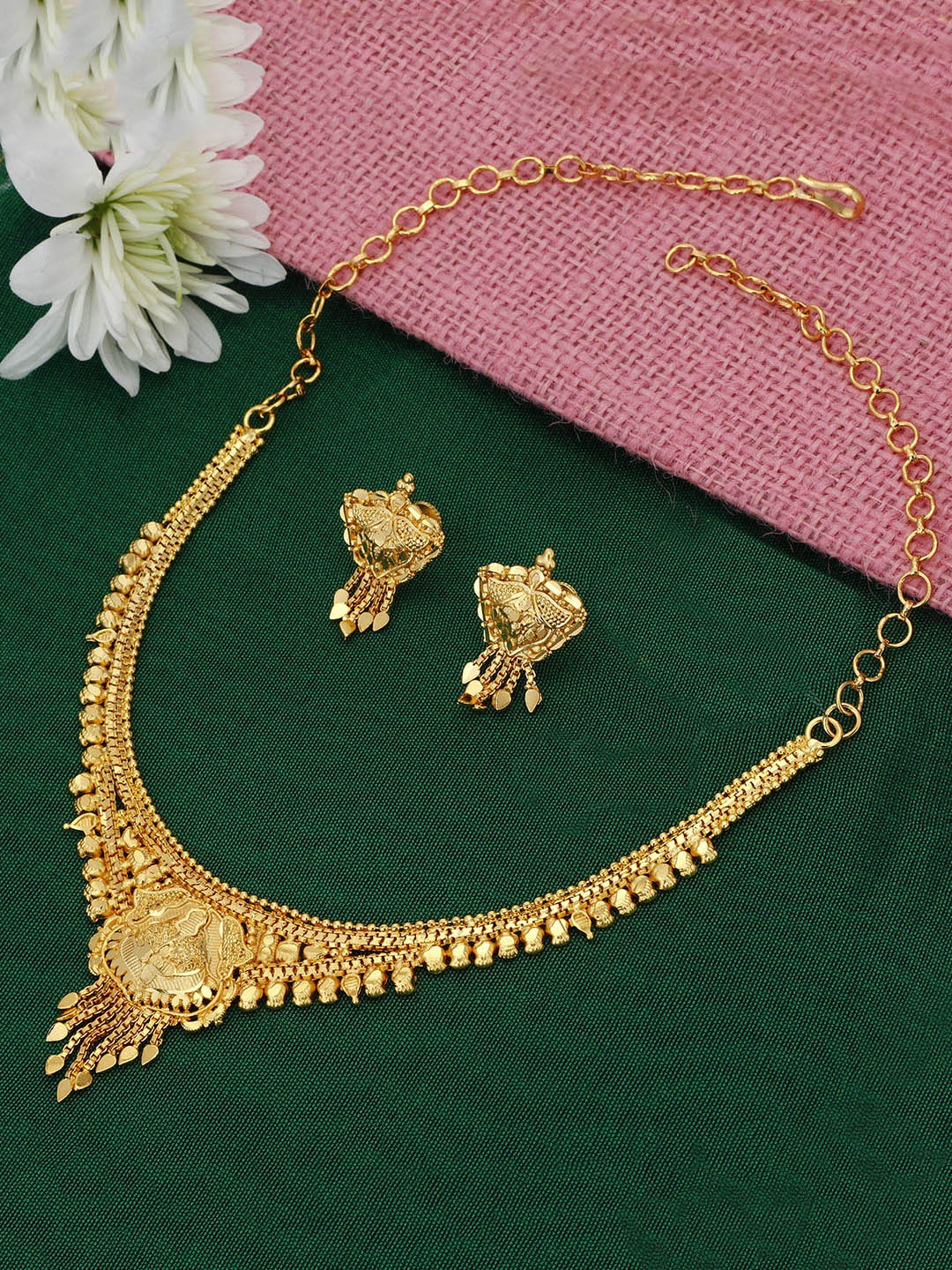 

Sukkhi Gold Plated Jewellery Set