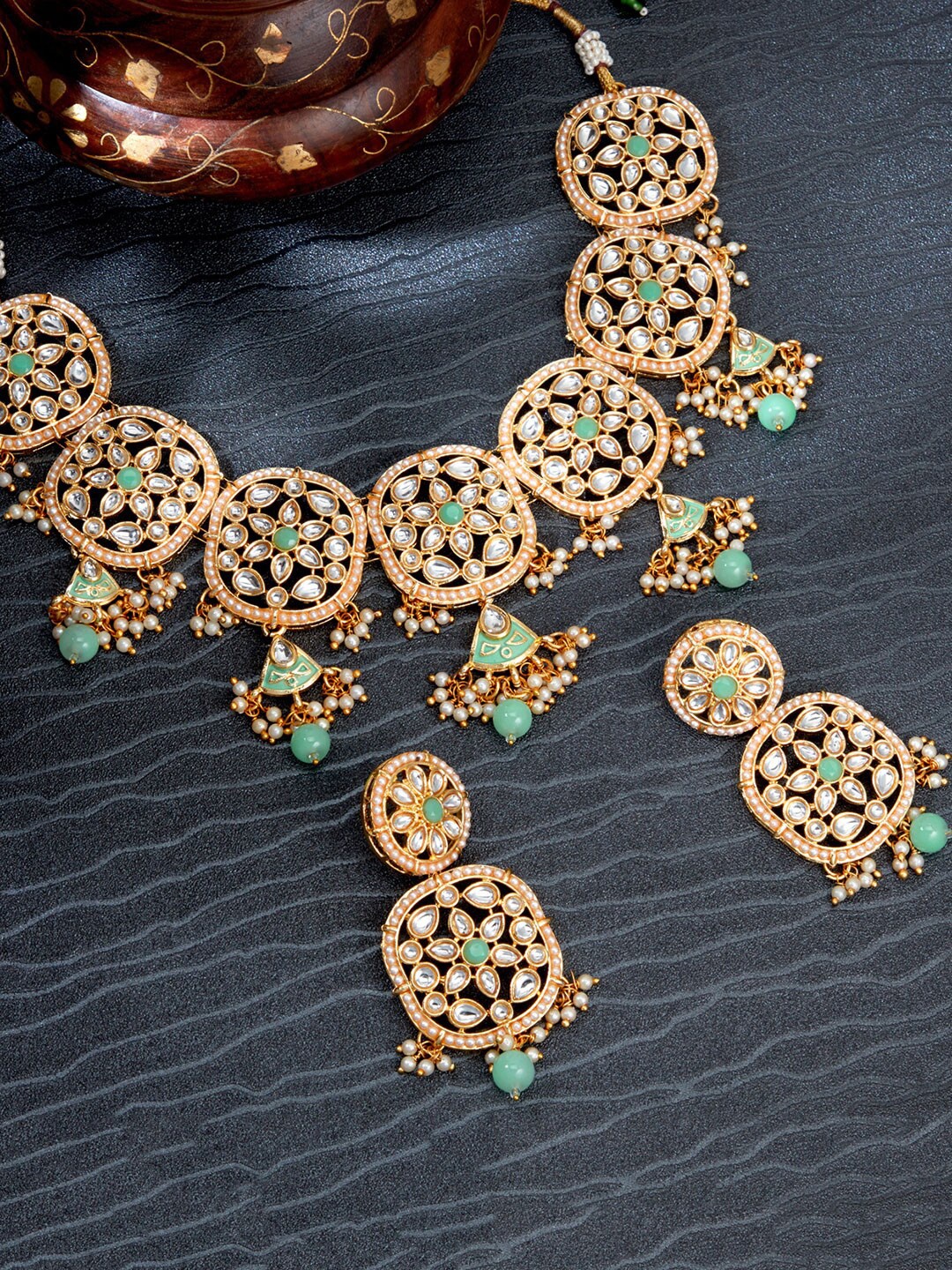 

Sukkhi Gold-Plated Kundan & Meenakari Choker Necklace Set