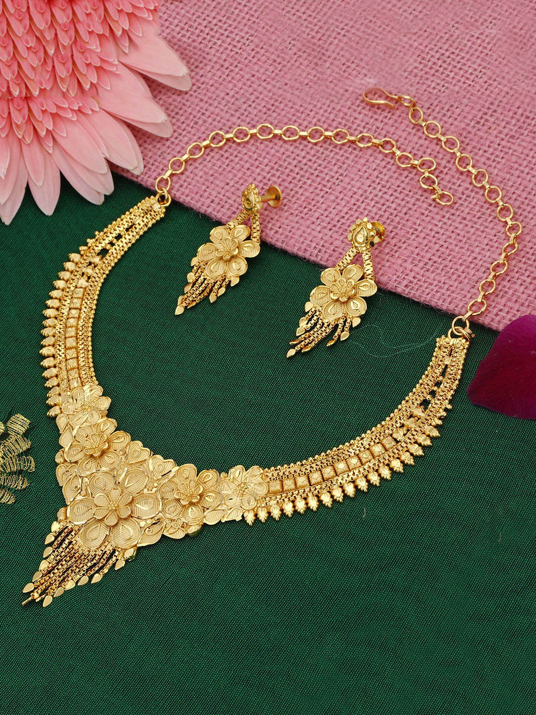 

Sukkhi Gold Plated Jewellery Set