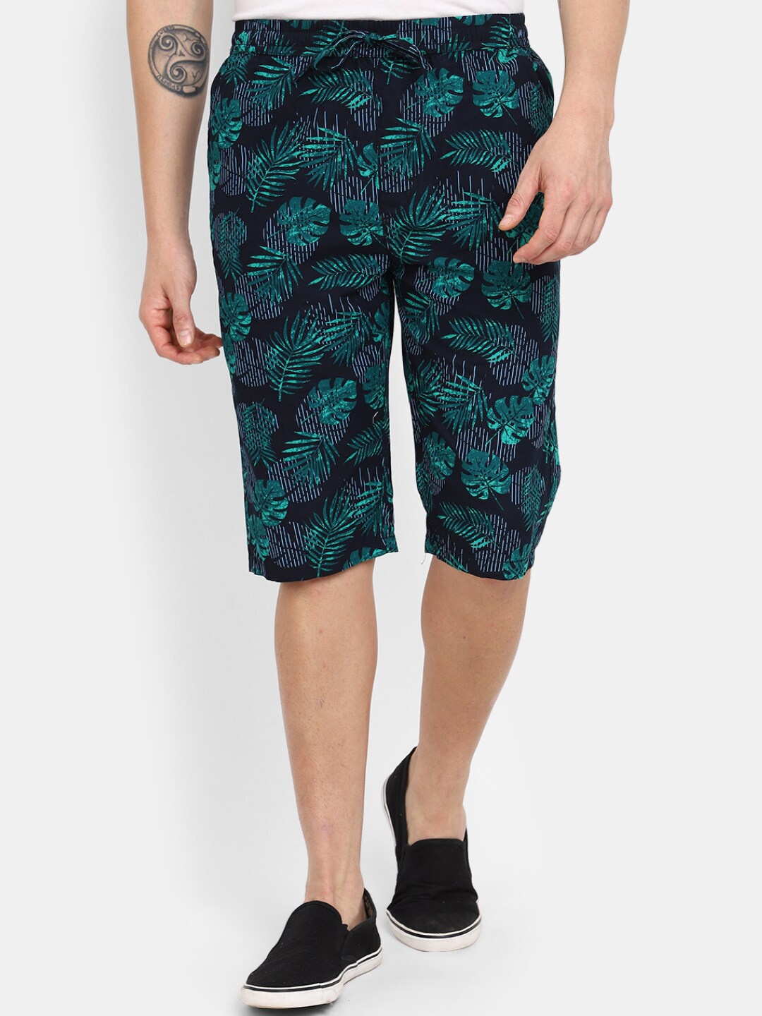 

V-Mart Men Tropical Printed Cotton regular Shorts, Navy blue