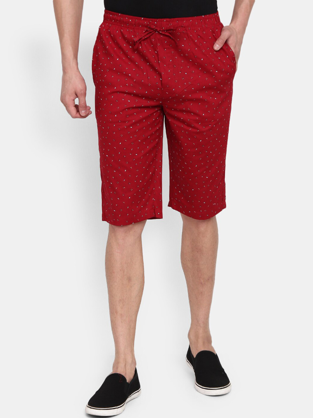 

V-Mart Men Mid-Rise Floral Printed Outdoor Three-Fourth Shorts, Red