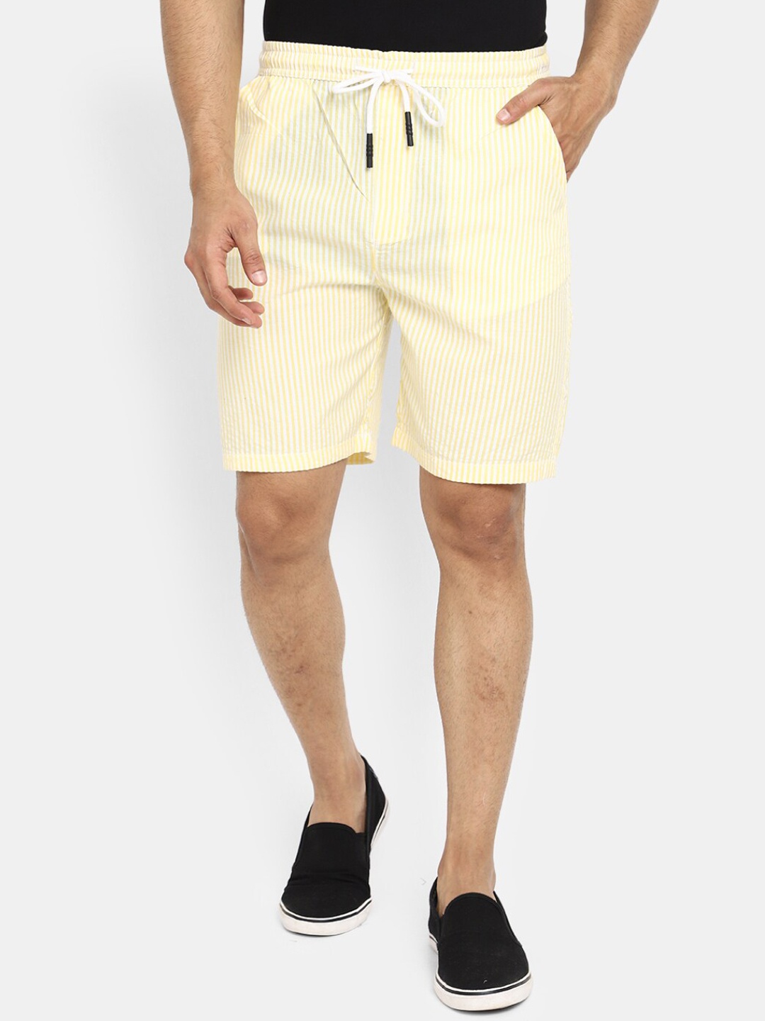 

V-Mart Men Mid-Rise Striped Outdoor With Seer Sucker Technology Shorts, Yellow