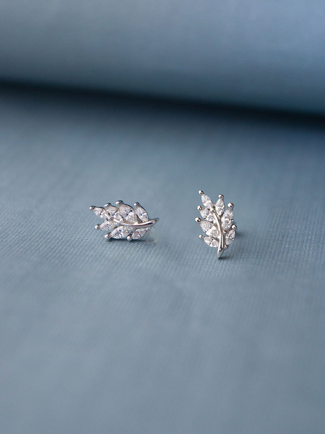 

MANNASH Silver-Plated Leaf Shaped Studs Earrings