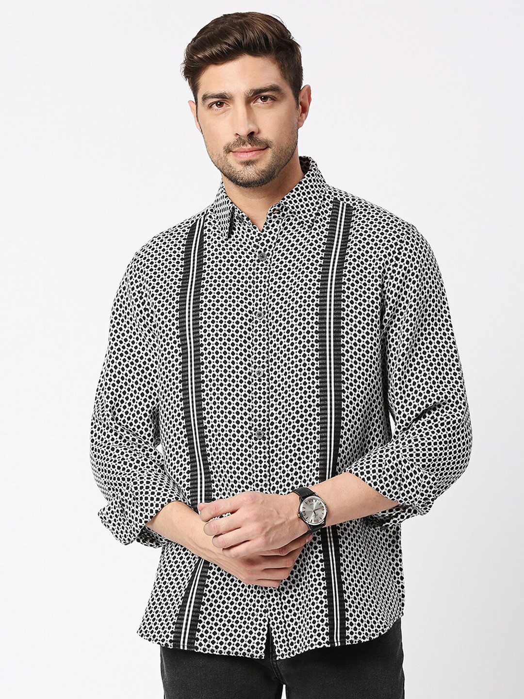

Blamblack Relaxed Geometric Printed Spread Collar Casual Shirt, Black