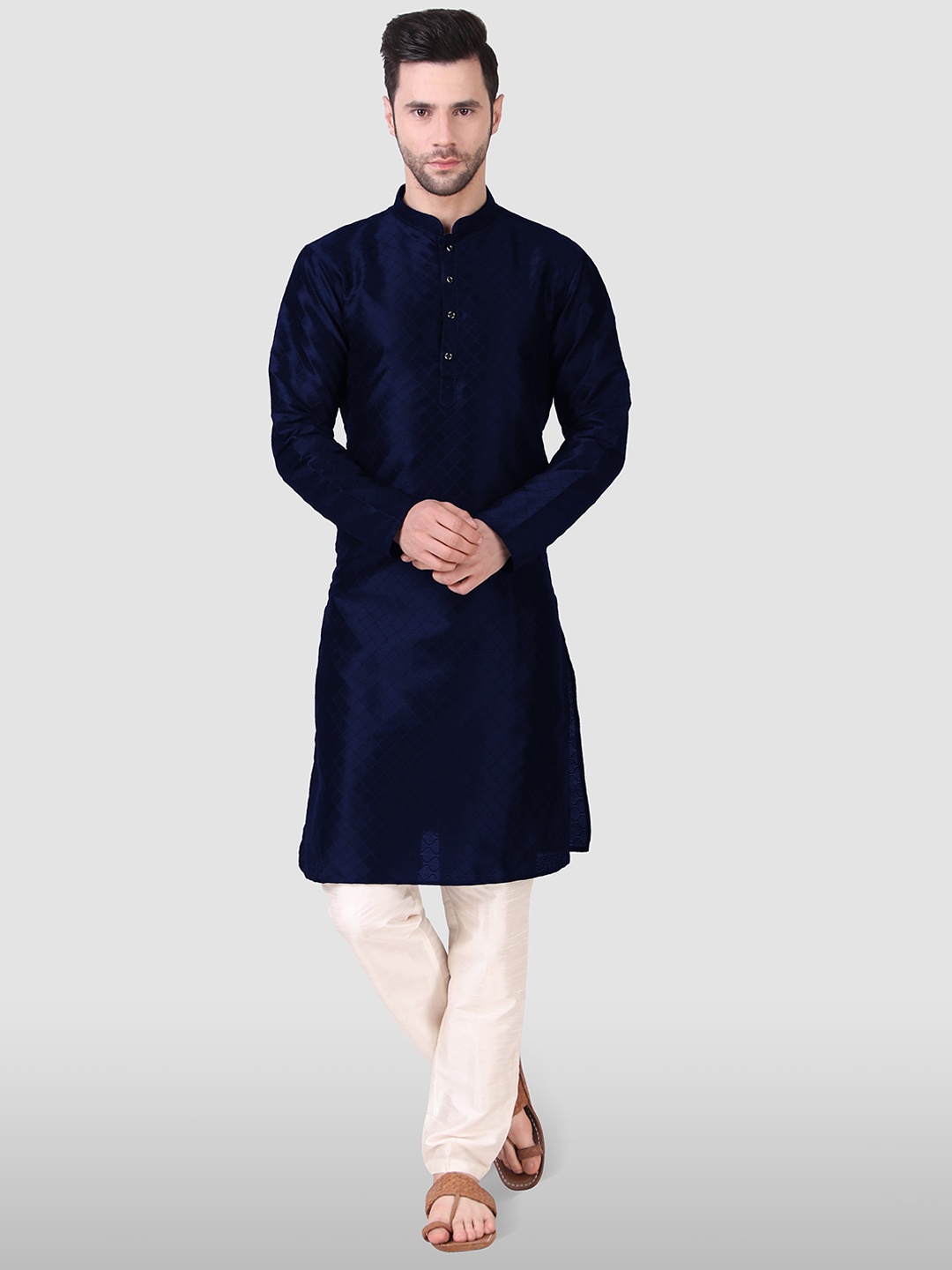 

Cult Indie Geometric Woven Design Mandarin Collar Regular Kurta With Pyjamas, Navy blue