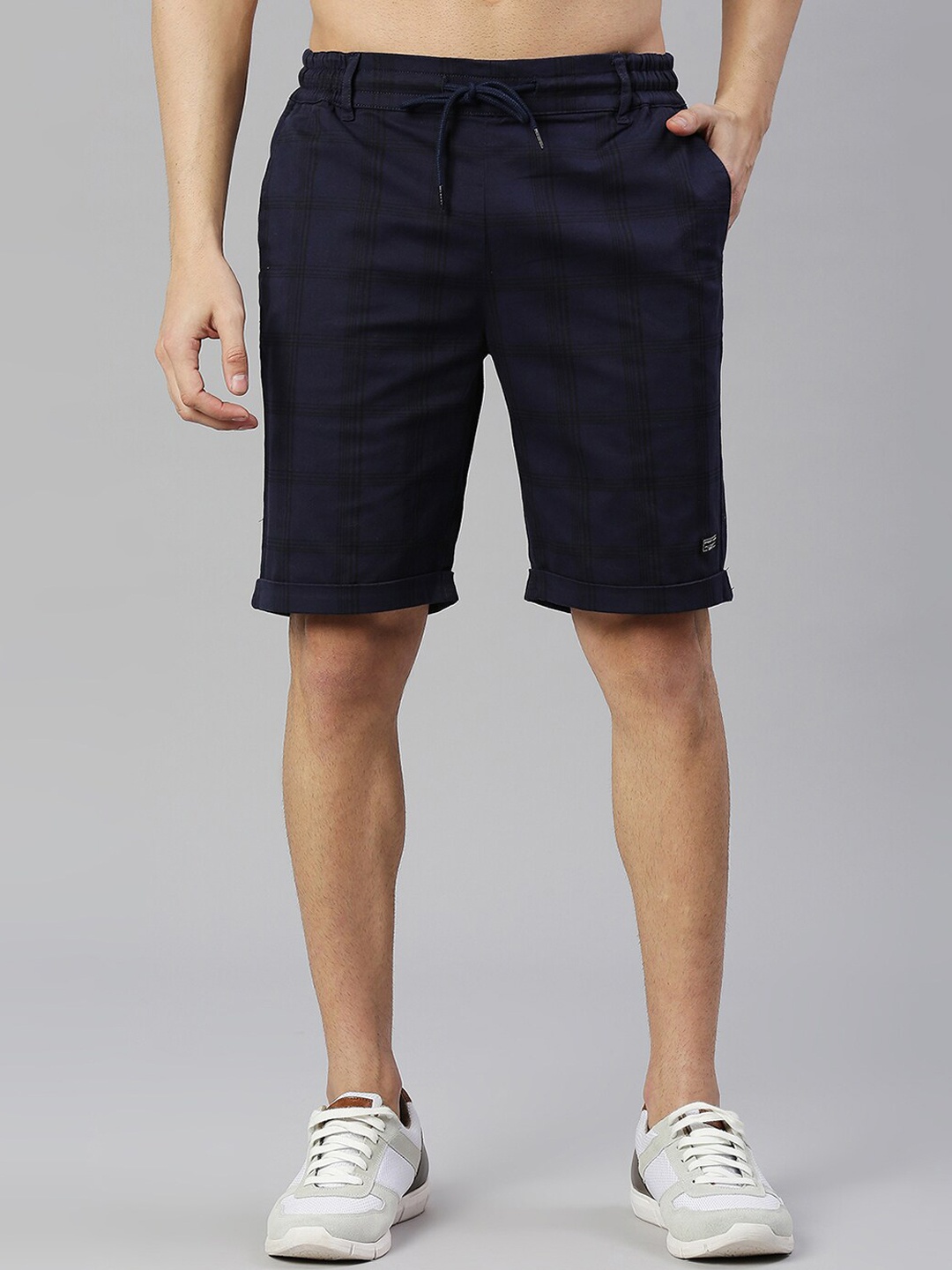 

Thomas Scott Men Checked Mid-Rise Slim Fit Sports Shorts, Navy blue