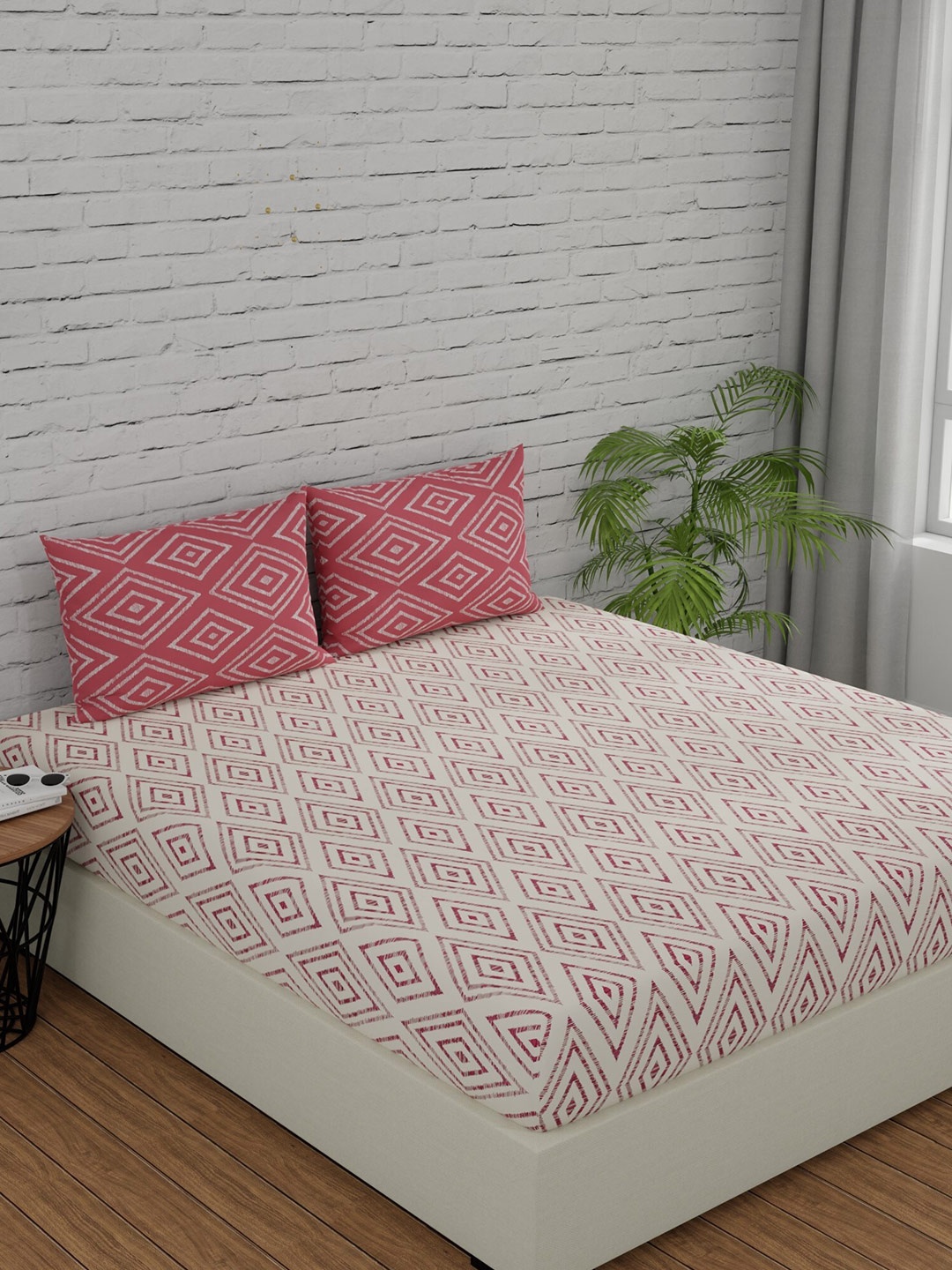 

Huesland Comfort White Printed 144 TC Cotton Queen Bedsheet & 2 Pillow Covers